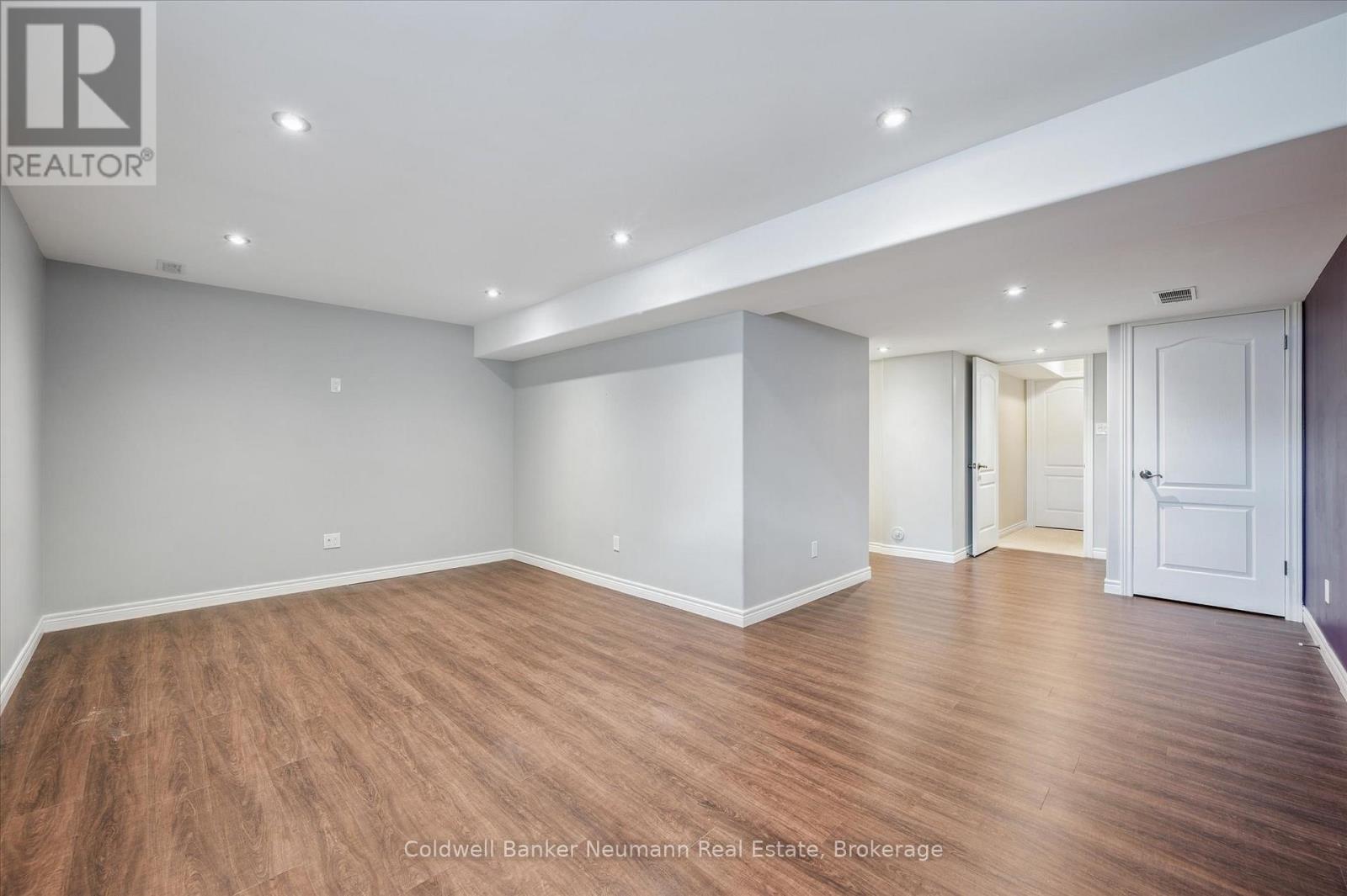 Photo 29 of 320 Severn Drive, Guelph ON