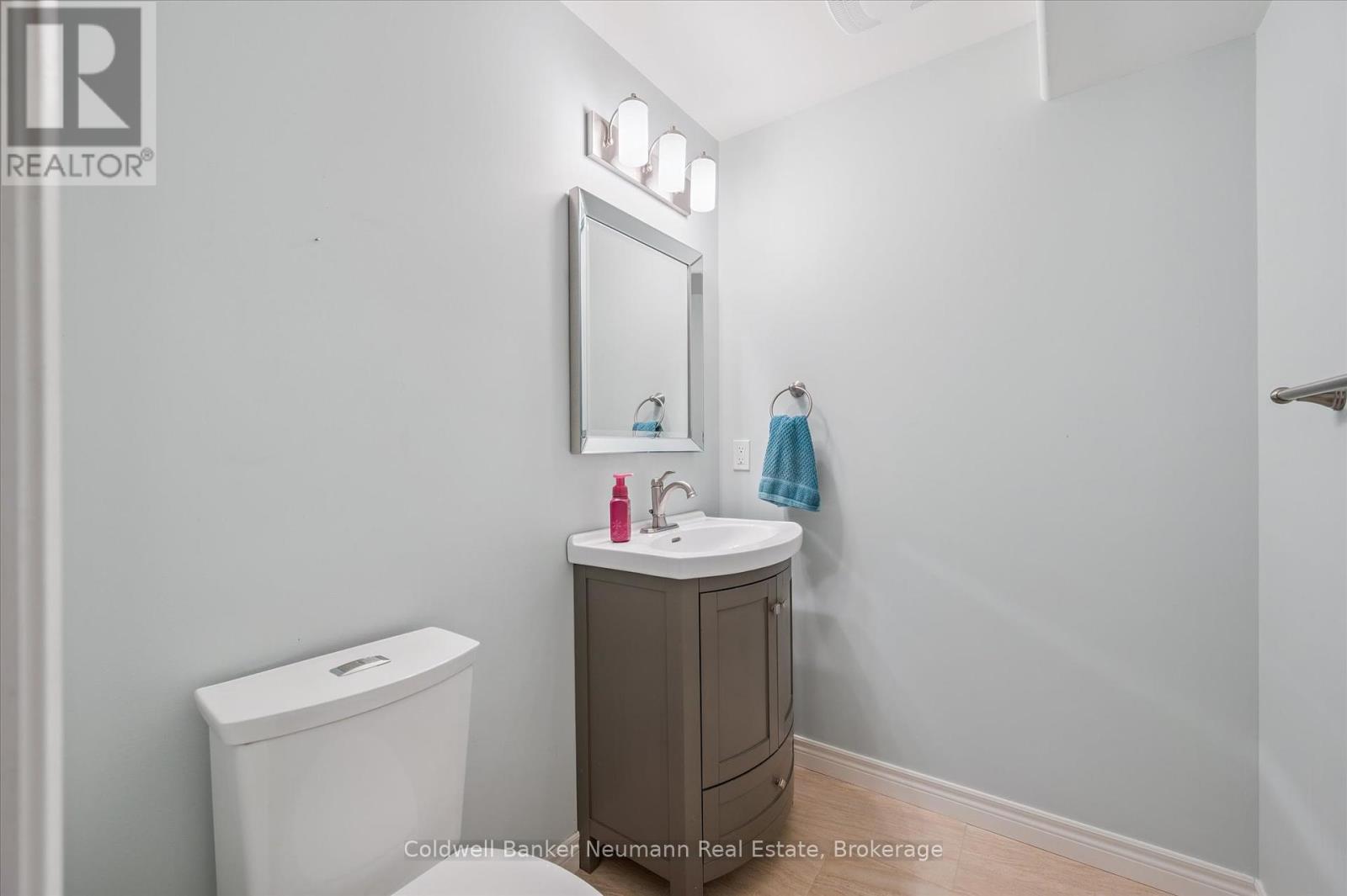 Photo 31 of 320 Severn Drive, Guelph ON