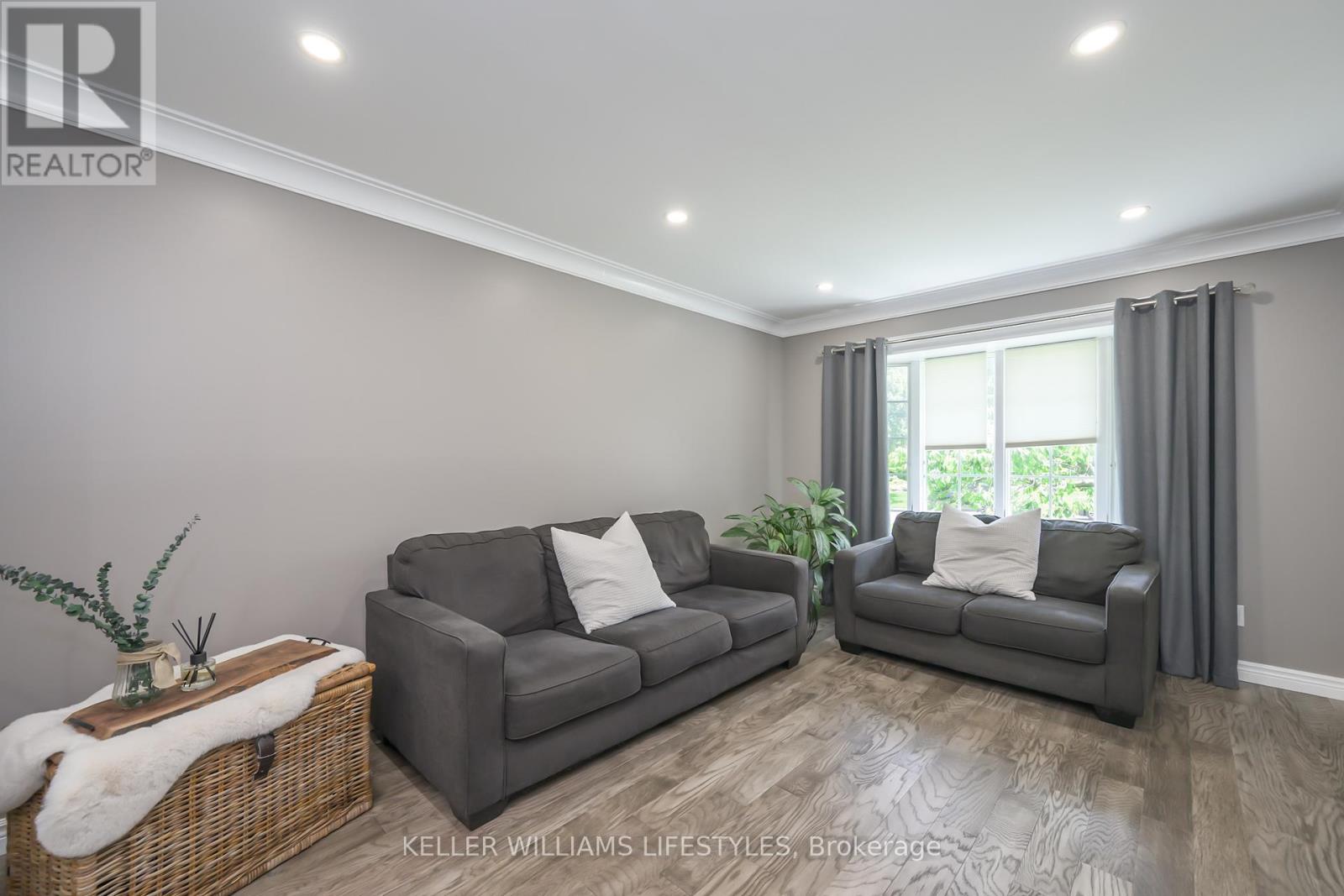 Photo 19 of 18 Thunderbird Crescent, London South ON