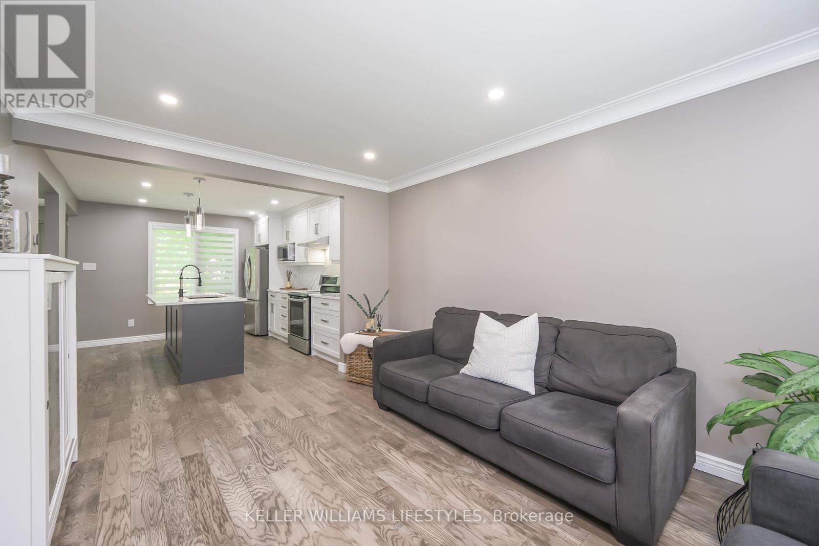 Photo 20 of 18 Thunderbird Crescent, London South ON