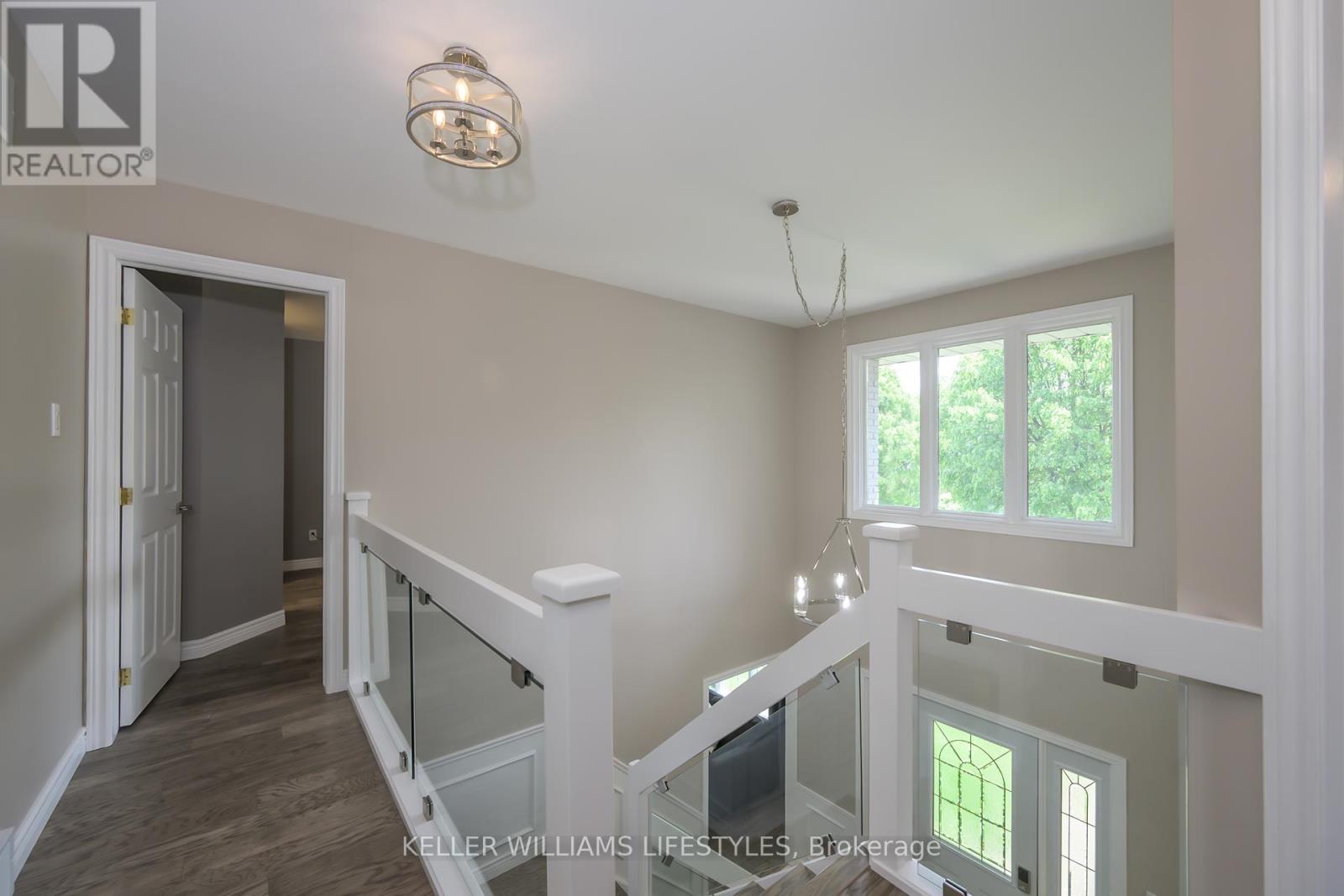 Photo 23 of 18 Thunderbird Crescent, London South ON