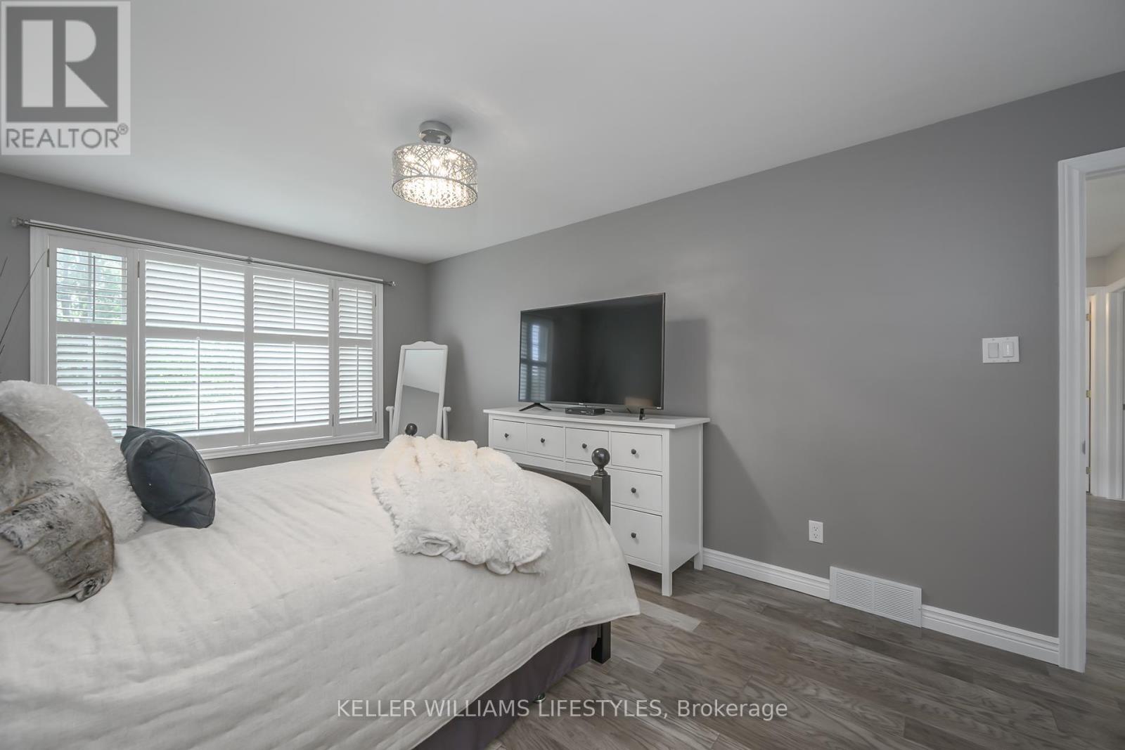 Photo 25 of 18 Thunderbird Crescent, London South ON