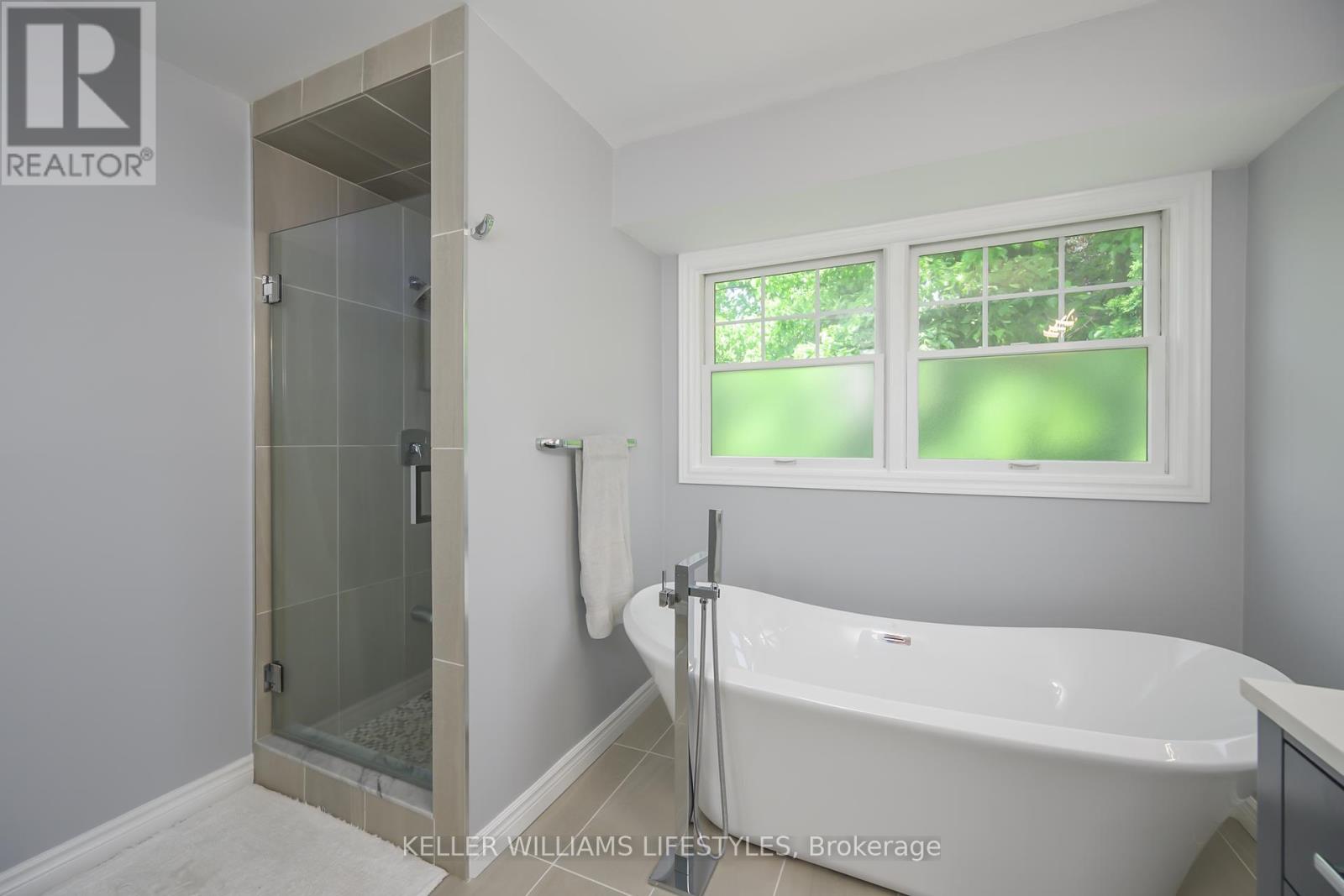 Photo 26 of 18 Thunderbird Crescent, London South ON