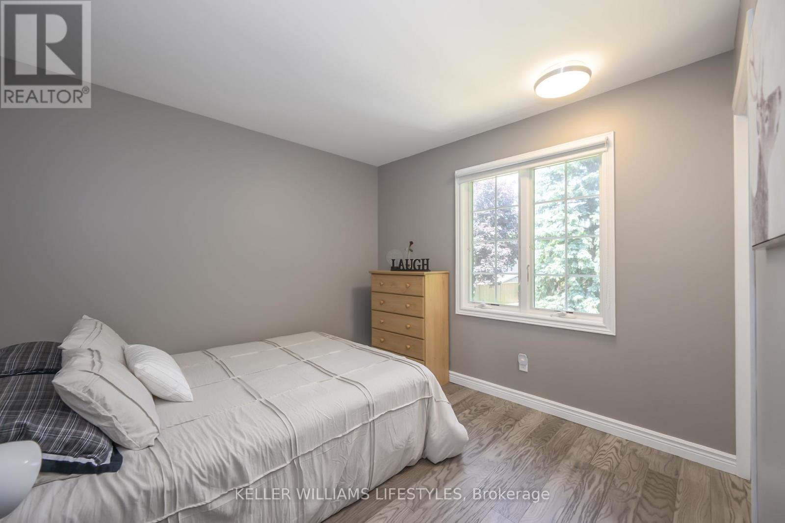 Photo 32 of 18 Thunderbird Crescent, London South ON