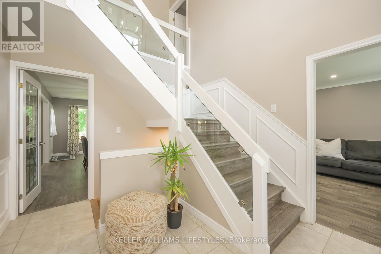 Photo 8 of 18 Thunderbird Crescent, London South ON