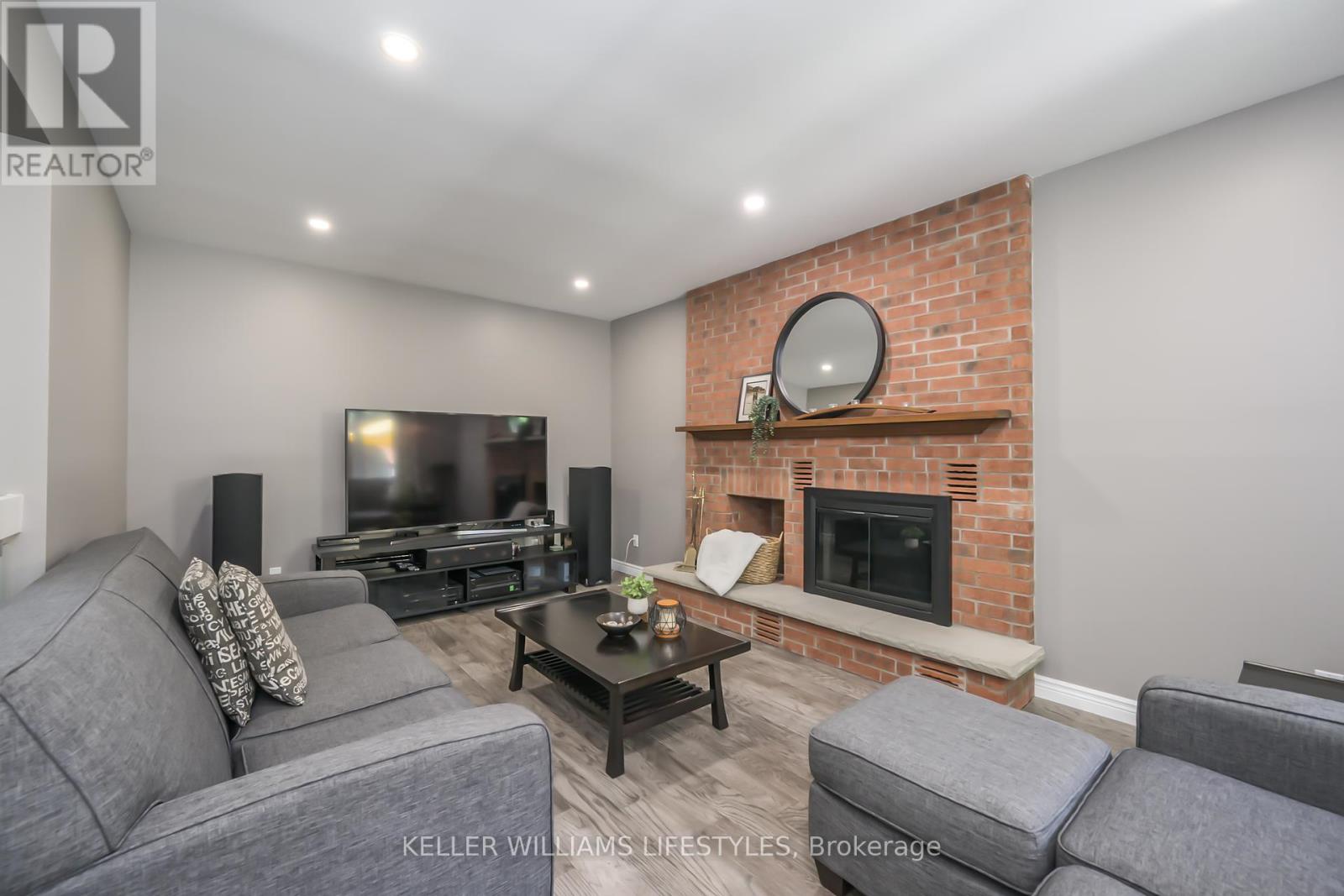 Photo 9 of 18 Thunderbird Crescent, London South ON