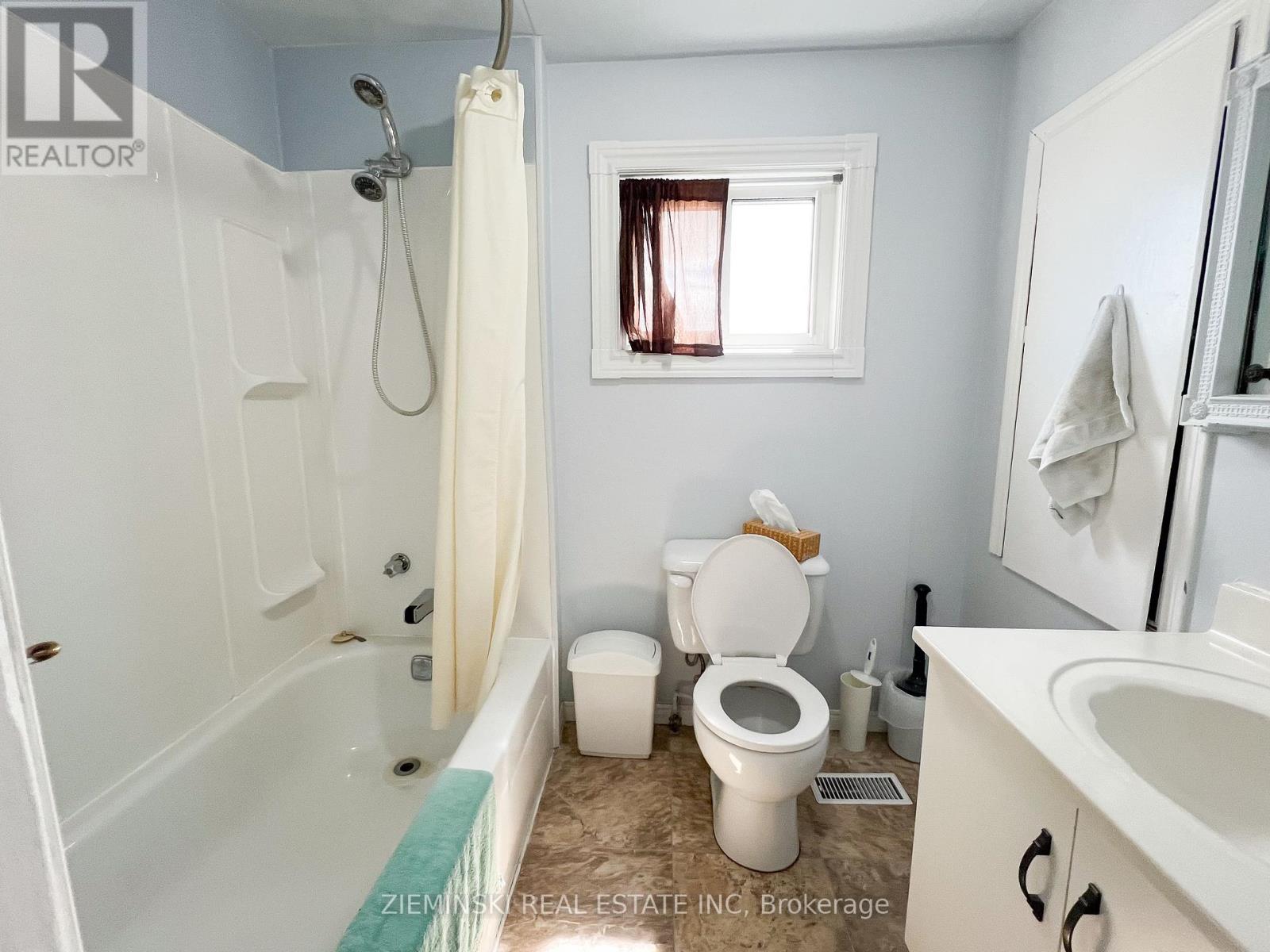 Photo 12 of 373 Diberville Avenue, Iroquois Falls ON