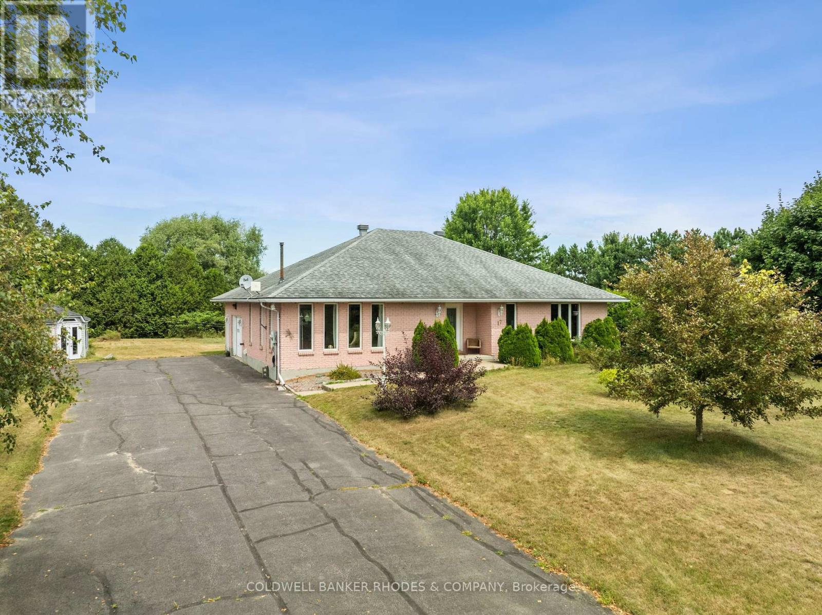 Photo 1 of 17 Telegraph Crescent, Alfred And Plantagenet ON