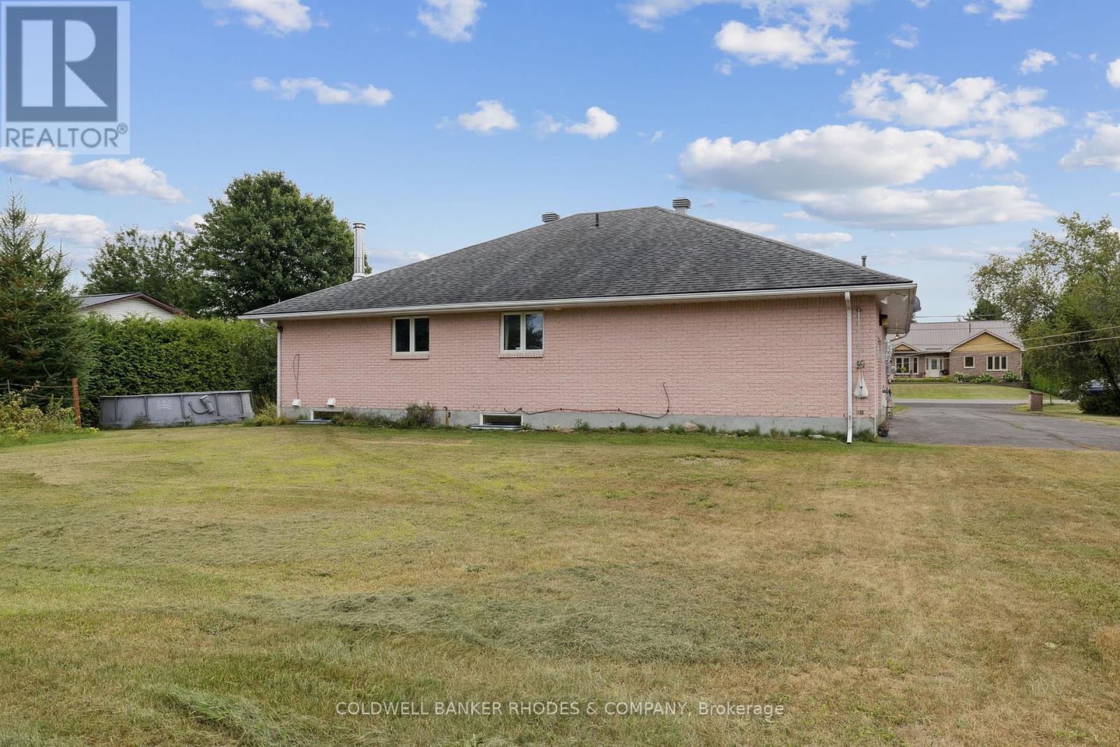 Photo 26 of 17 Telegraph Crescent, Alfred And Plantagenet ON