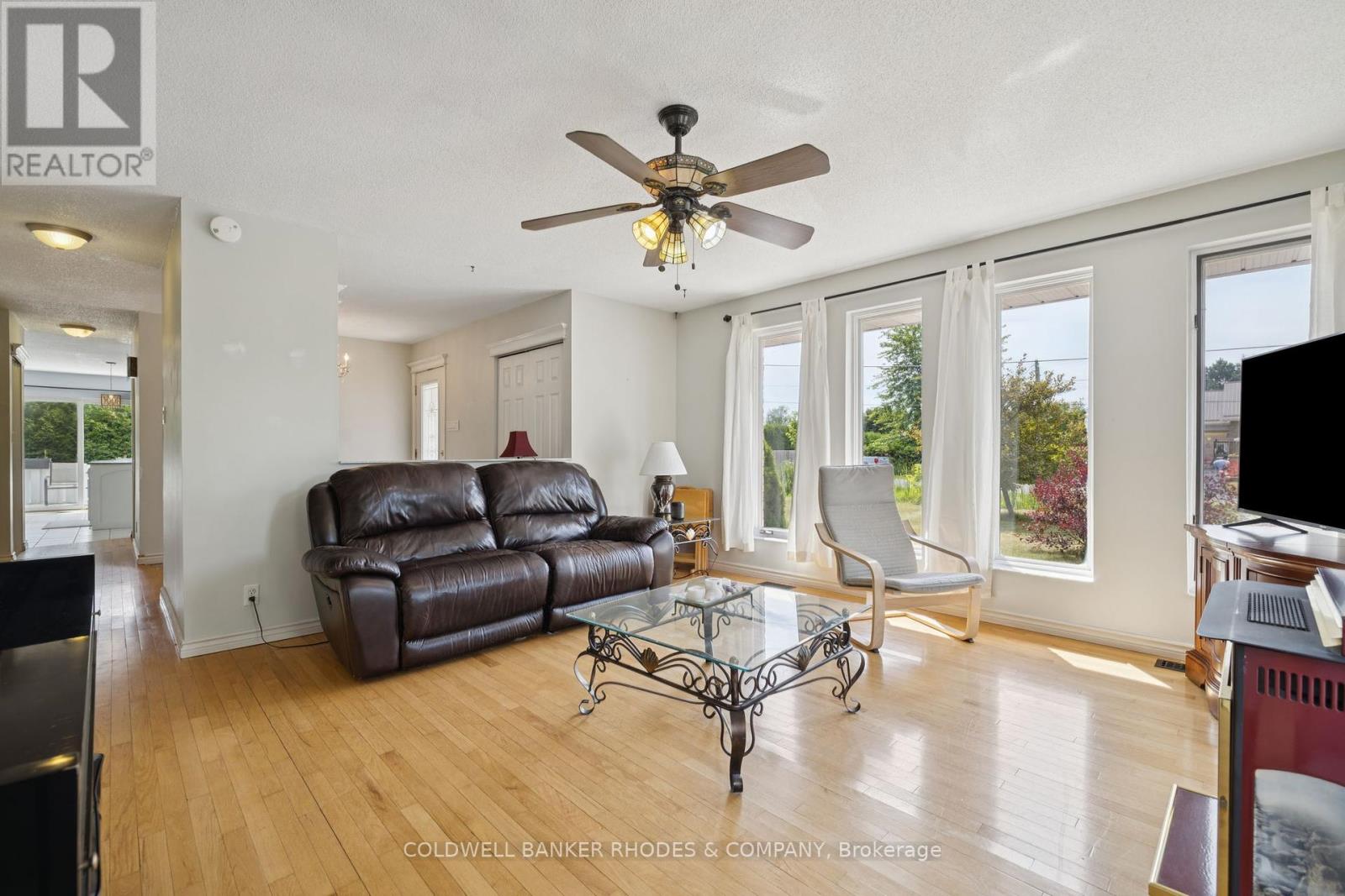 Photo 5 of 17 Telegraph Crescent, Alfred And Plantagenet ON