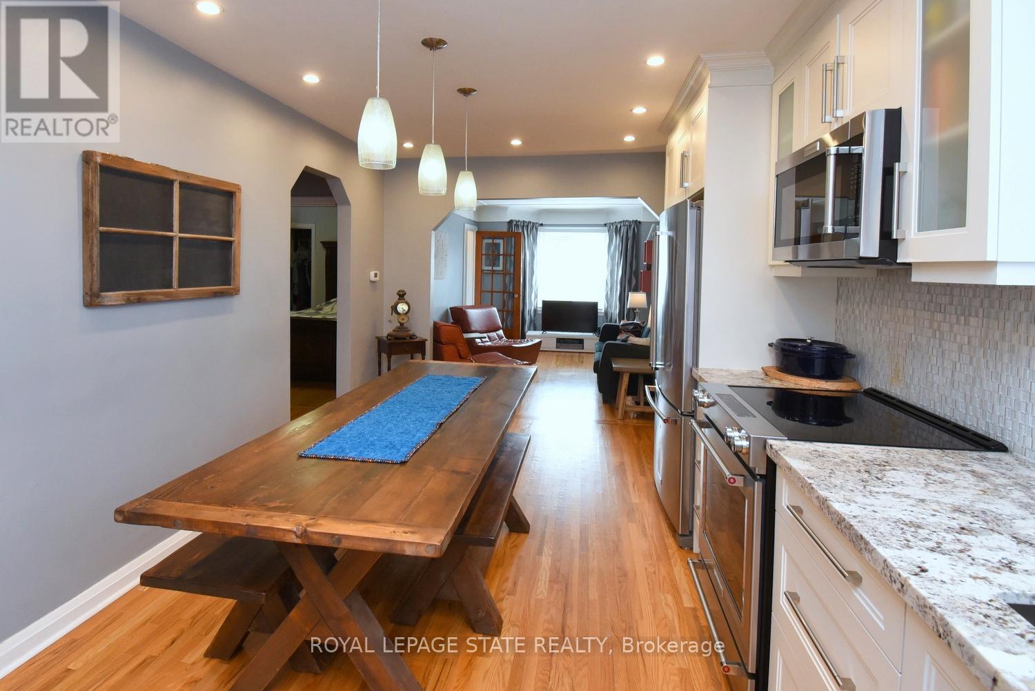 Photo 2 of 152 Glencairn Avenue, Hamilton ON