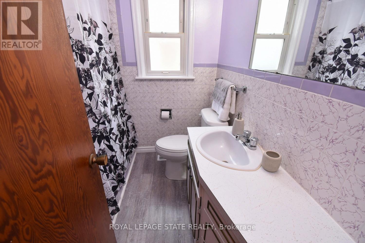 Photo 18 of 152 Glencairn Avenue, Hamilton ON
