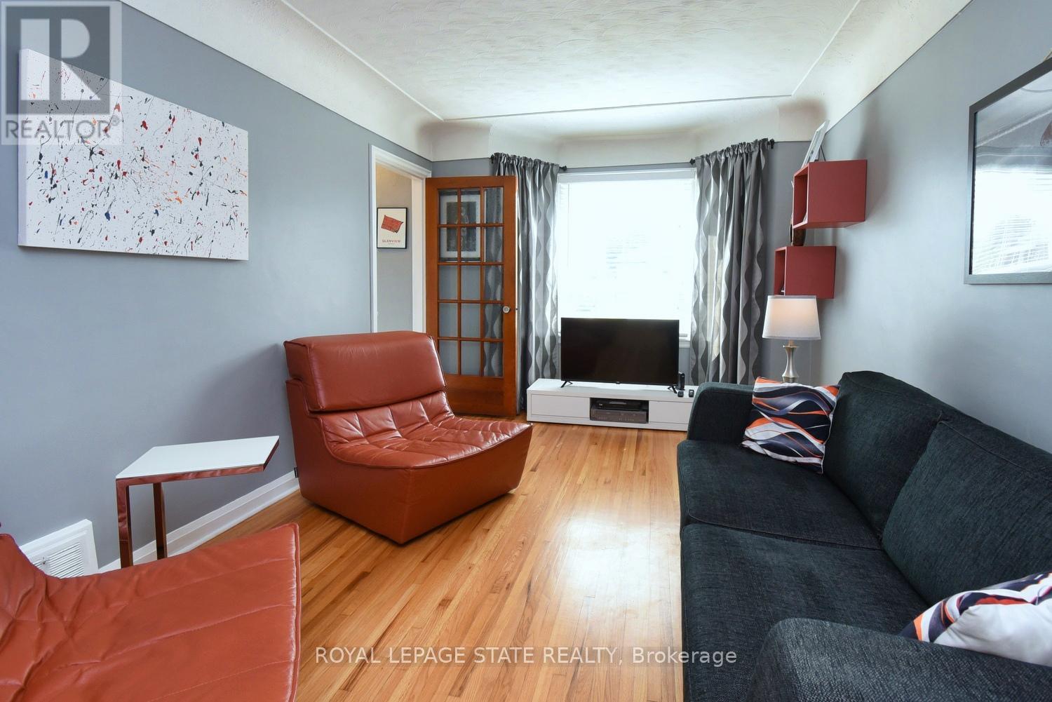 Photo 13 of 152 Glencairn Avenue, Hamilton ON