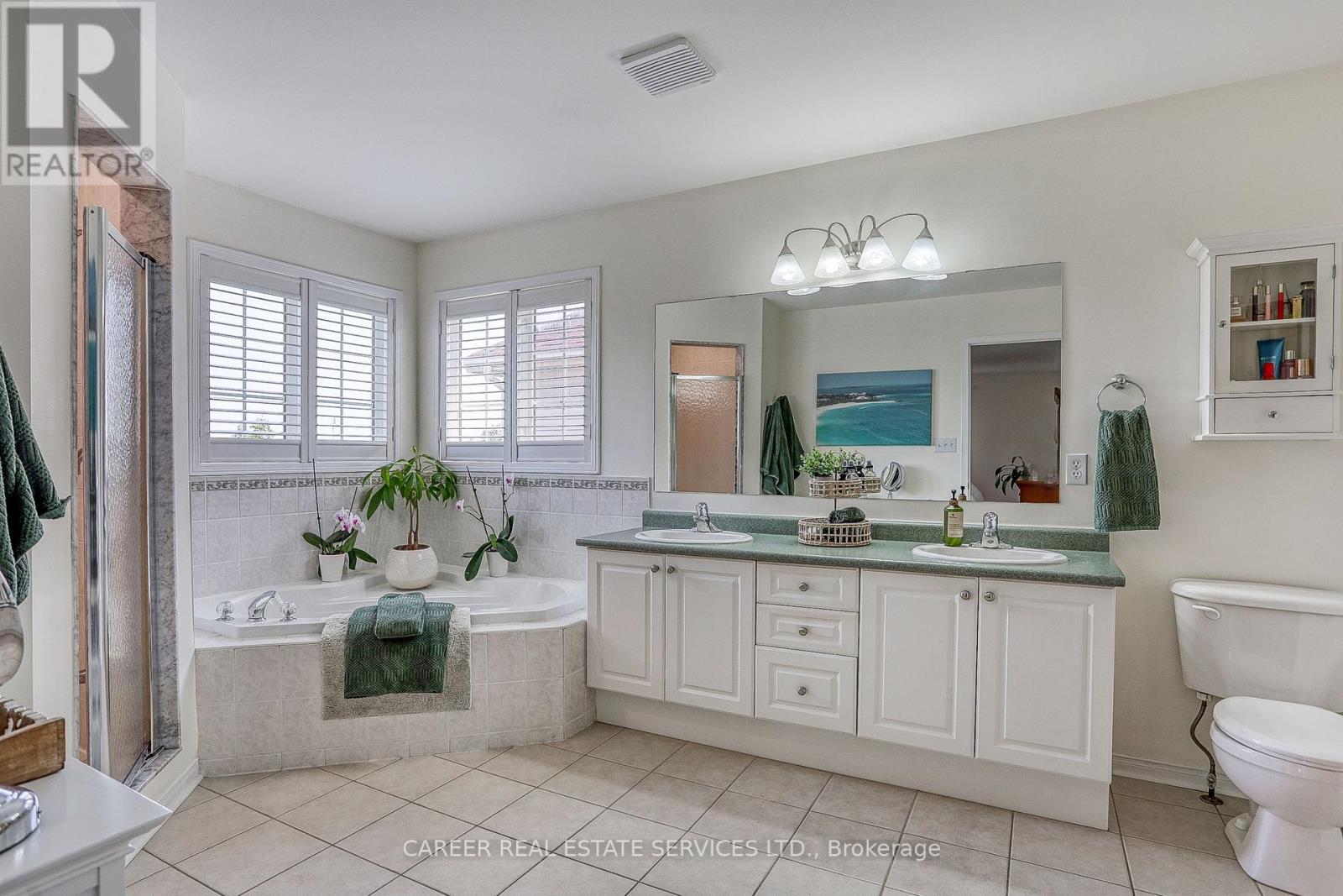 Photo 16 of 1091 Trail Valley Drive, Oshawa ON