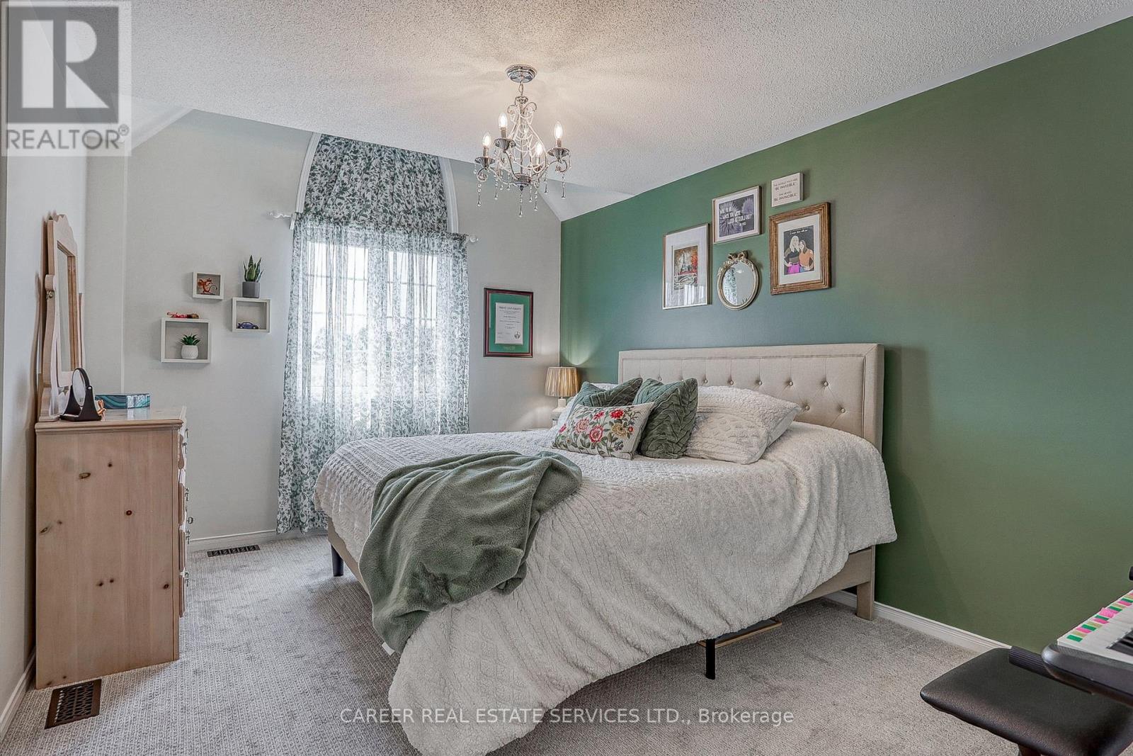 Photo 9 of 1091 Trail Valley Drive, Oshawa ON