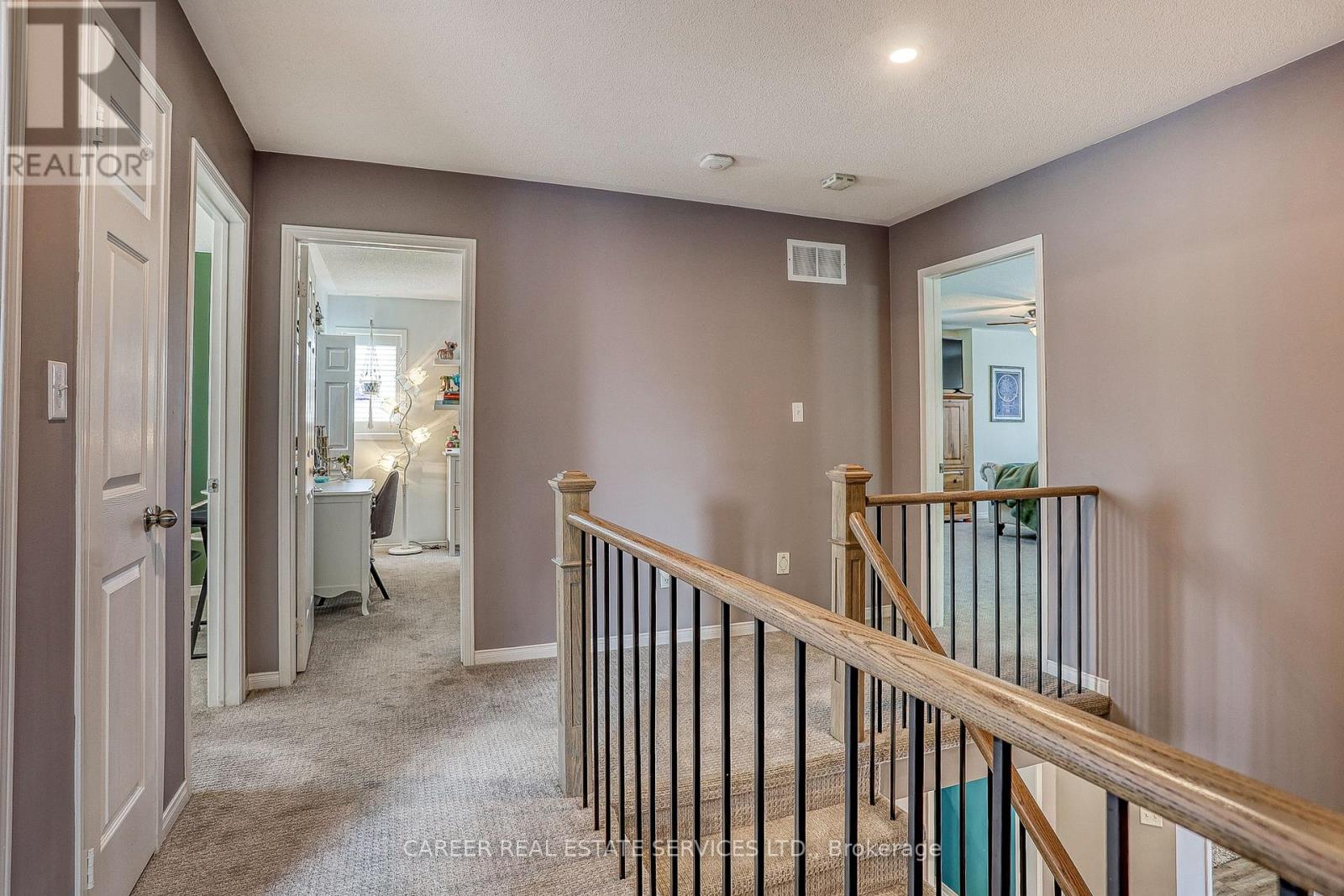 Photo 5 of 1091 Trail Valley Drive, Oshawa ON