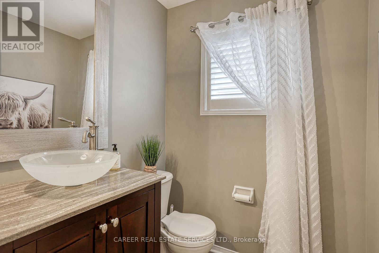 Photo 36 of 1091 Trail Valley Drive, Oshawa ON