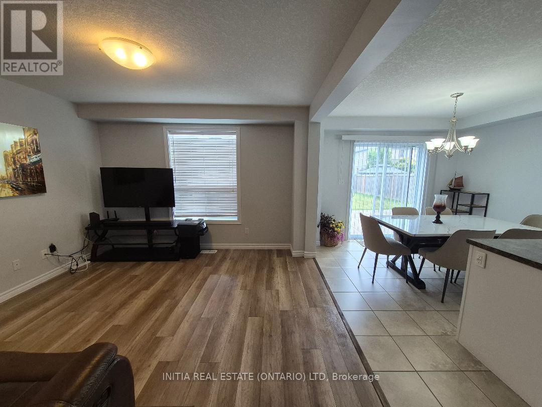 Photo 8 of 2711 Foxbend Link, London North ON
