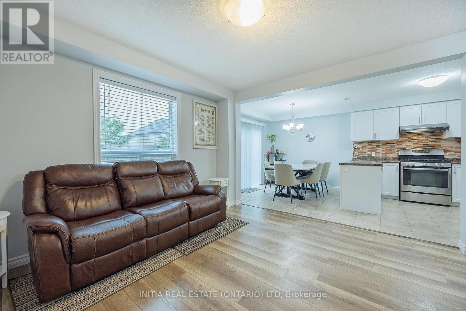 Photo 2 of 2711 Foxbend Link, London North ON