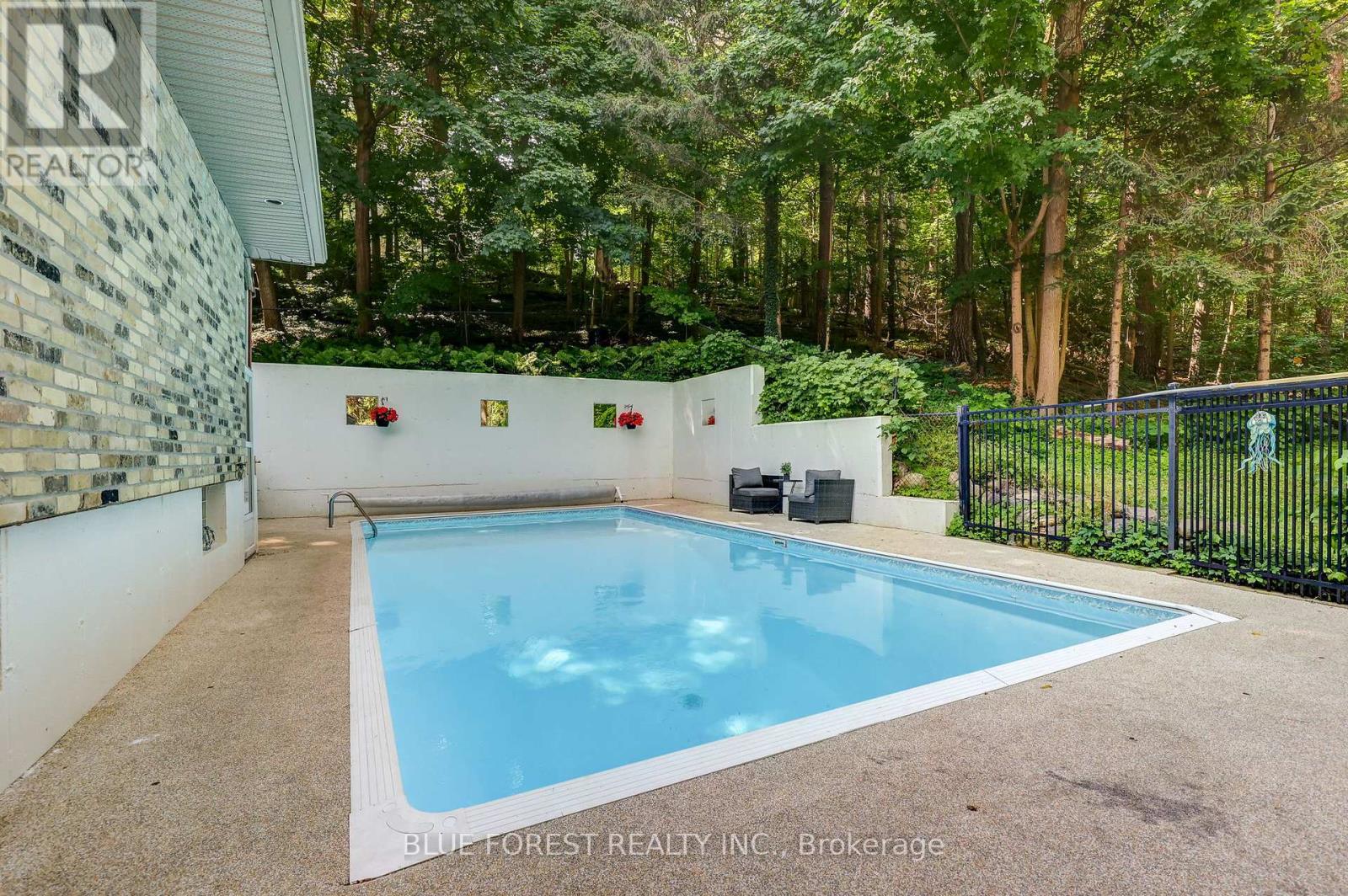 Photo 18 of 800 Springbank Drive, London South ON