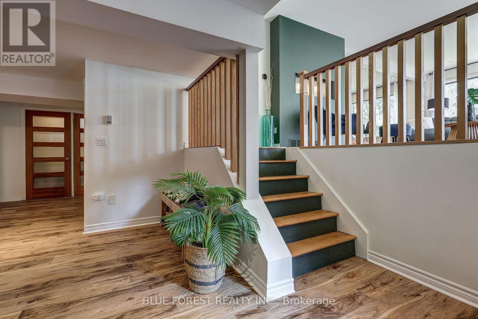 Photo 31 of 800 Springbank Drive, London South ON