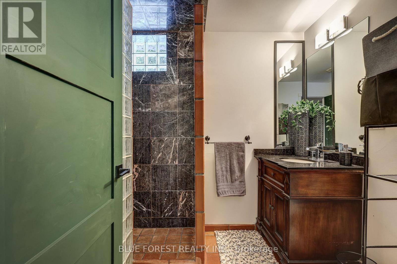 Photo 33 of 800 Springbank Drive, London South ON