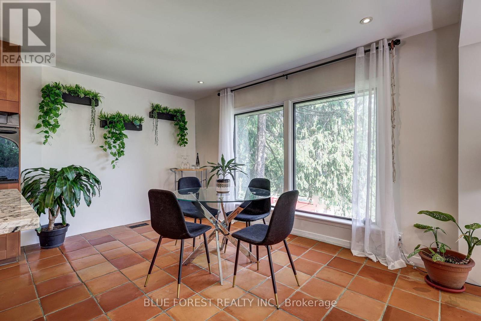 Photo 12 of 800 Springbank Drive, London South ON