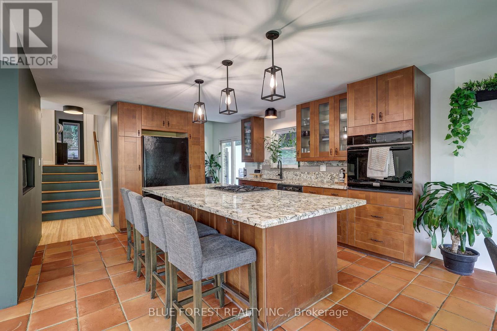 Photo 20 of 800 Springbank Drive, London South ON