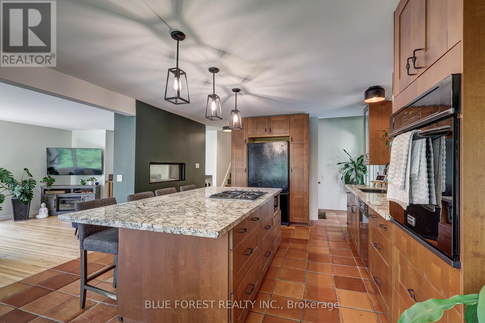 Photo 40 of 800 Springbank Drive, London South ON