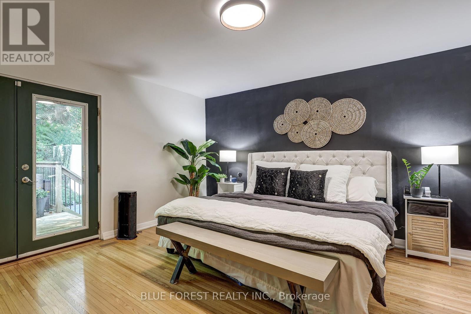 Photo 4 of 800 Springbank Drive, London South ON