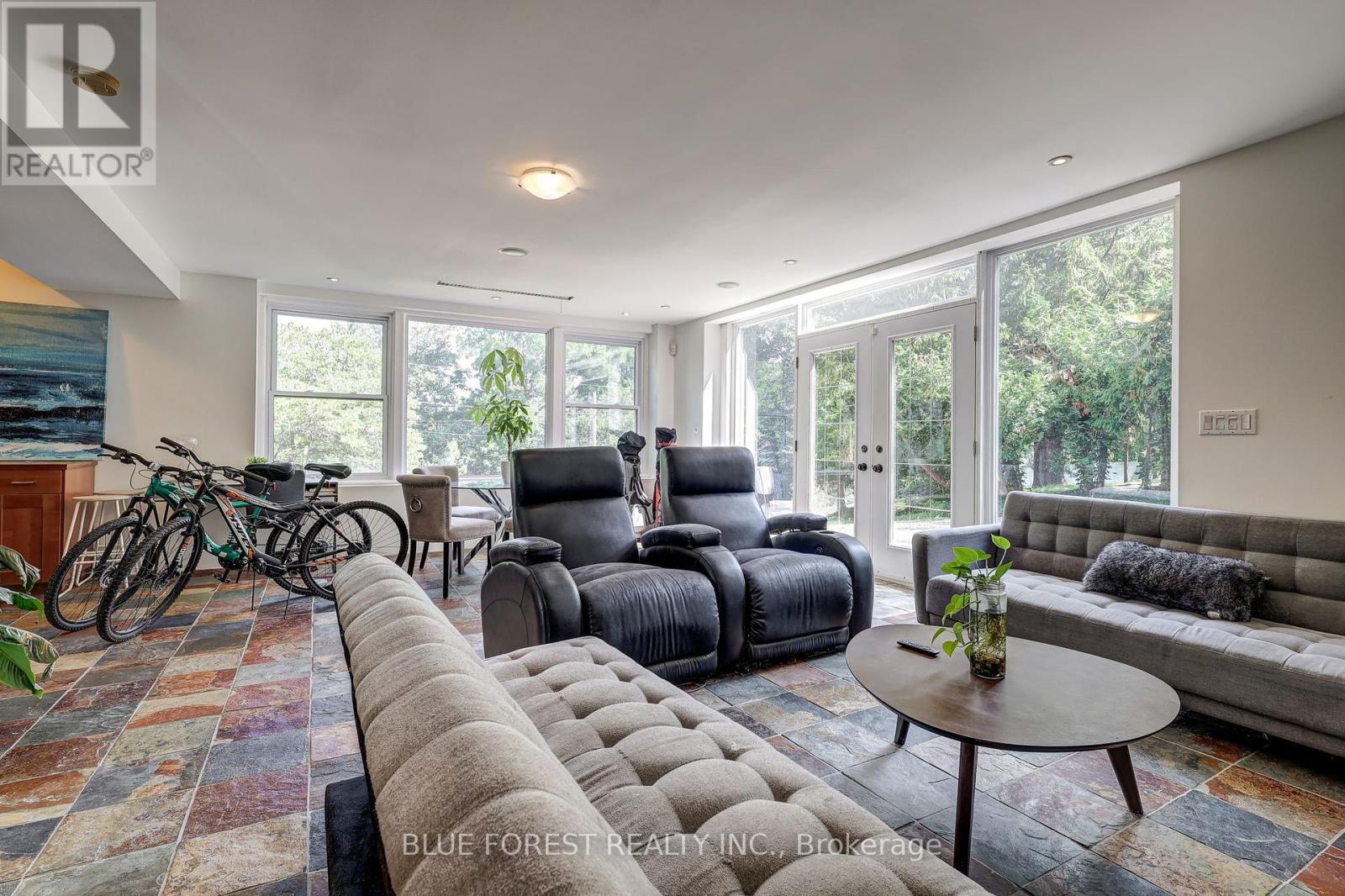 Photo 2 of 800 Springbank Drive, London South ON