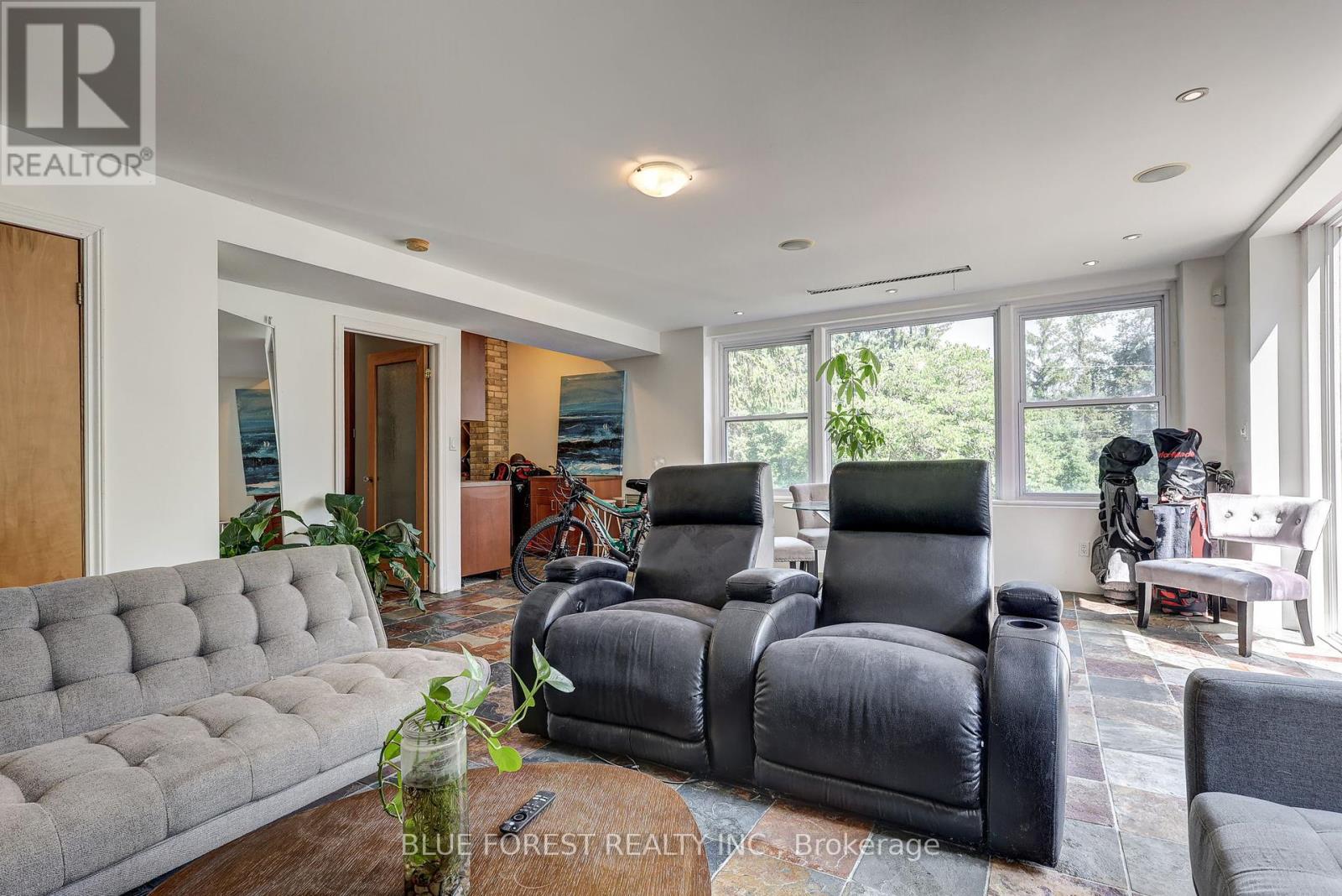 Photo 46 of 800 Springbank Drive, London South ON