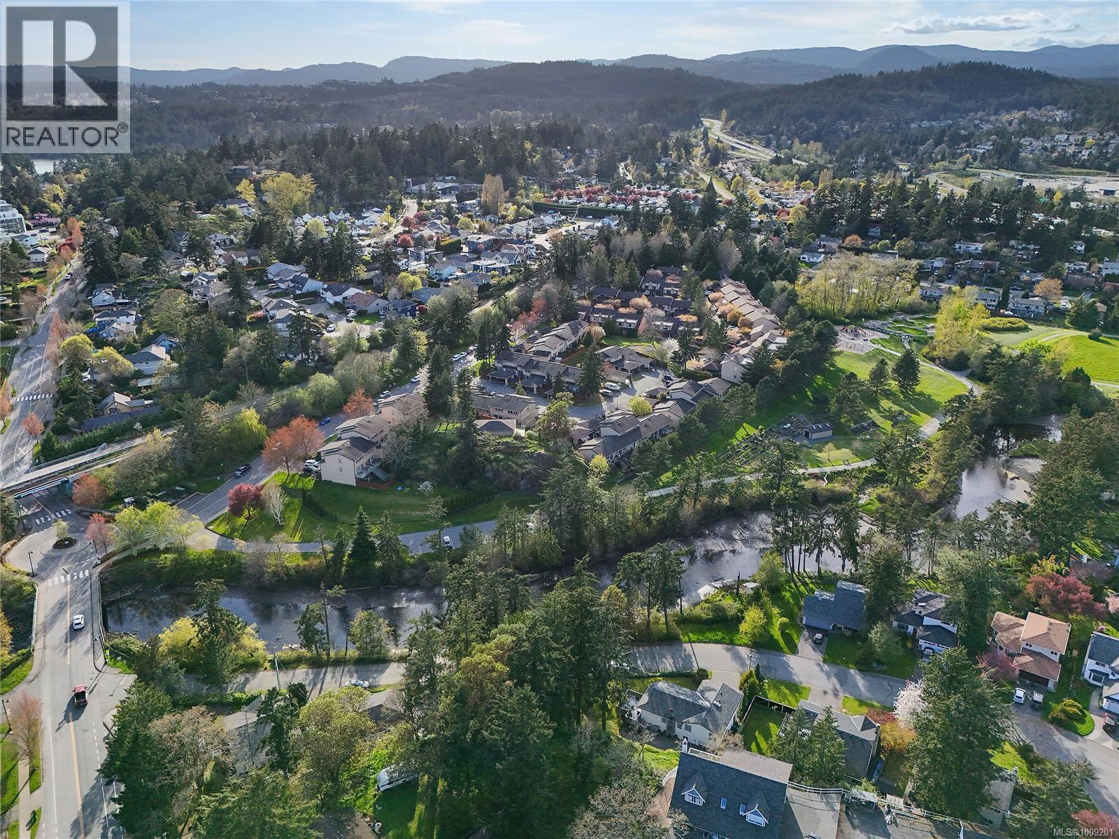 Photo 10 of 299 Gull Rd, View Royal BC