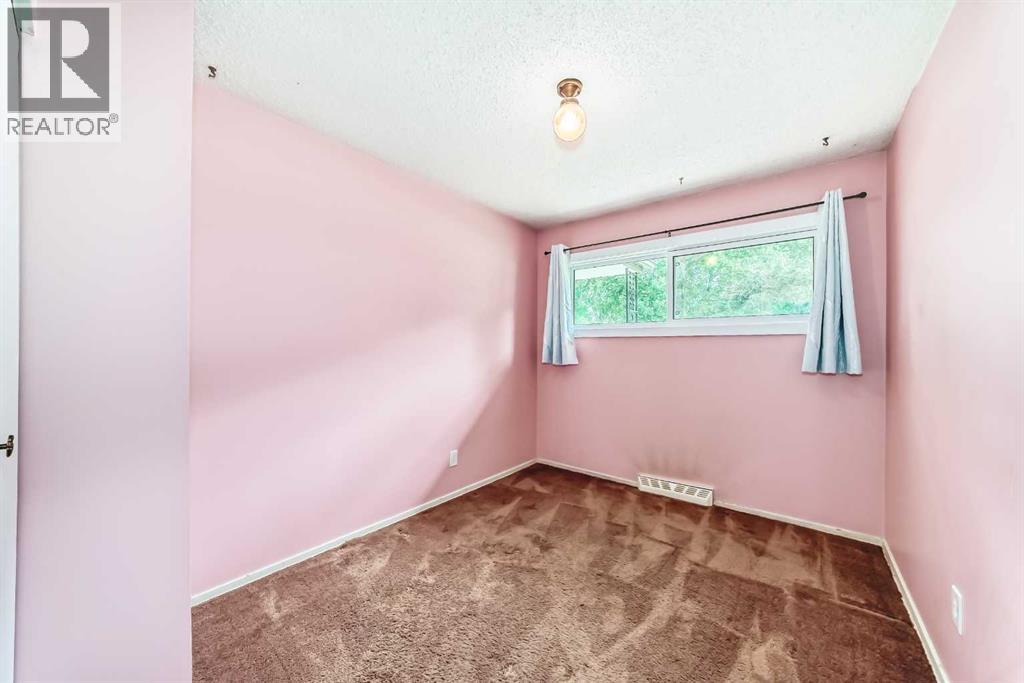 Single Family House Bungalow for Sale in  Fyffe Road SE Fairview Calgary 