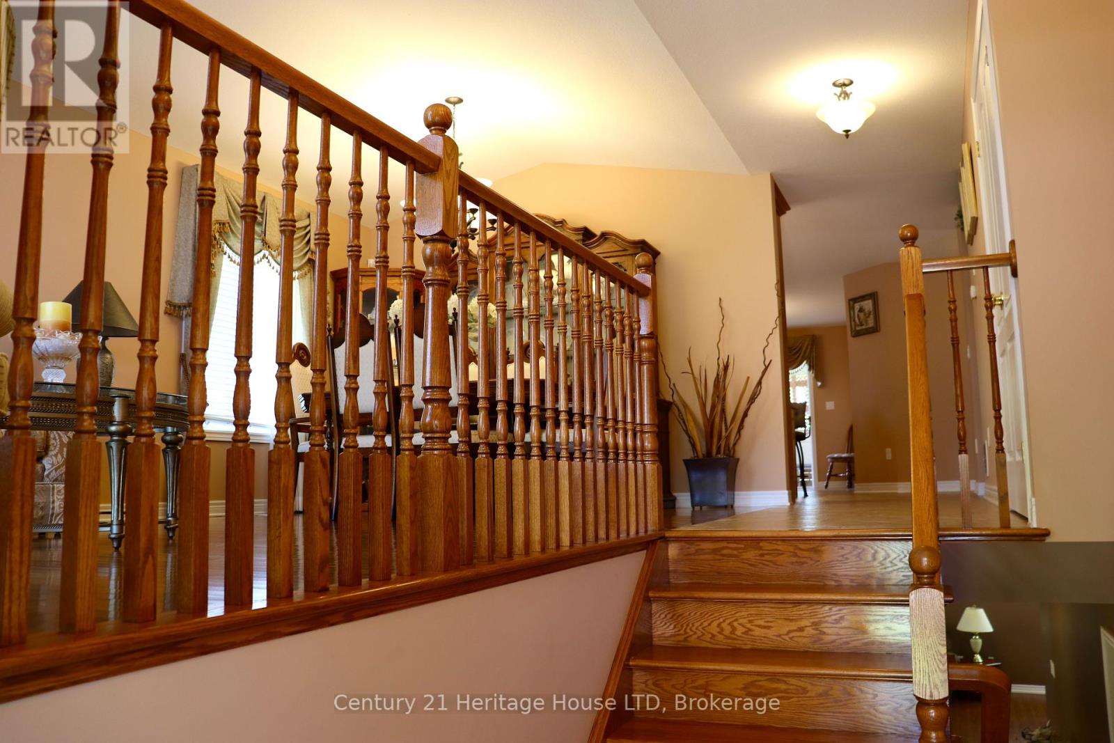 Photo 8 of 8292 Feren Drive S, Niagara Falls ON
