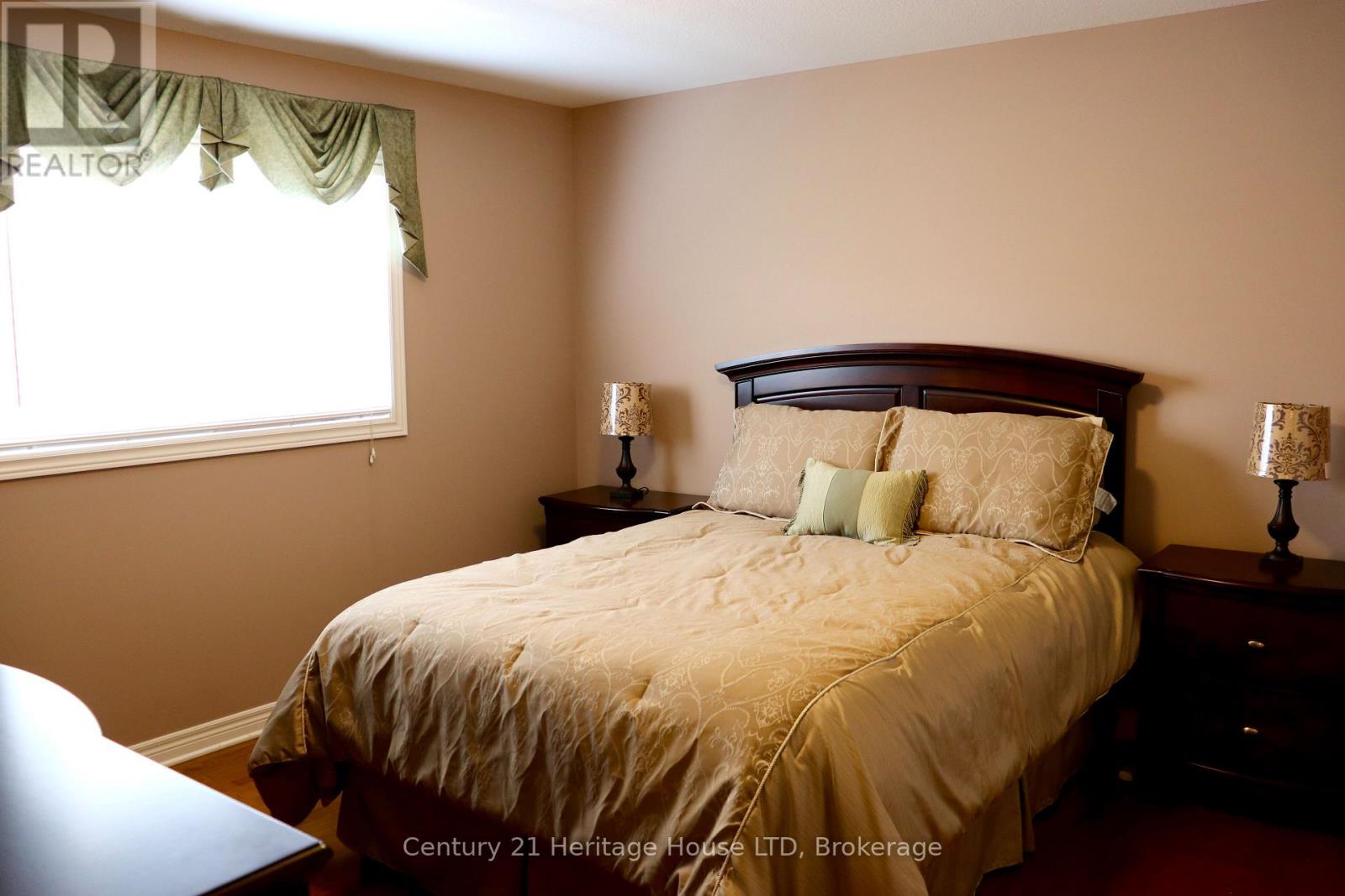 Photo 15 of 8292 Feren Drive S, Niagara Falls ON
