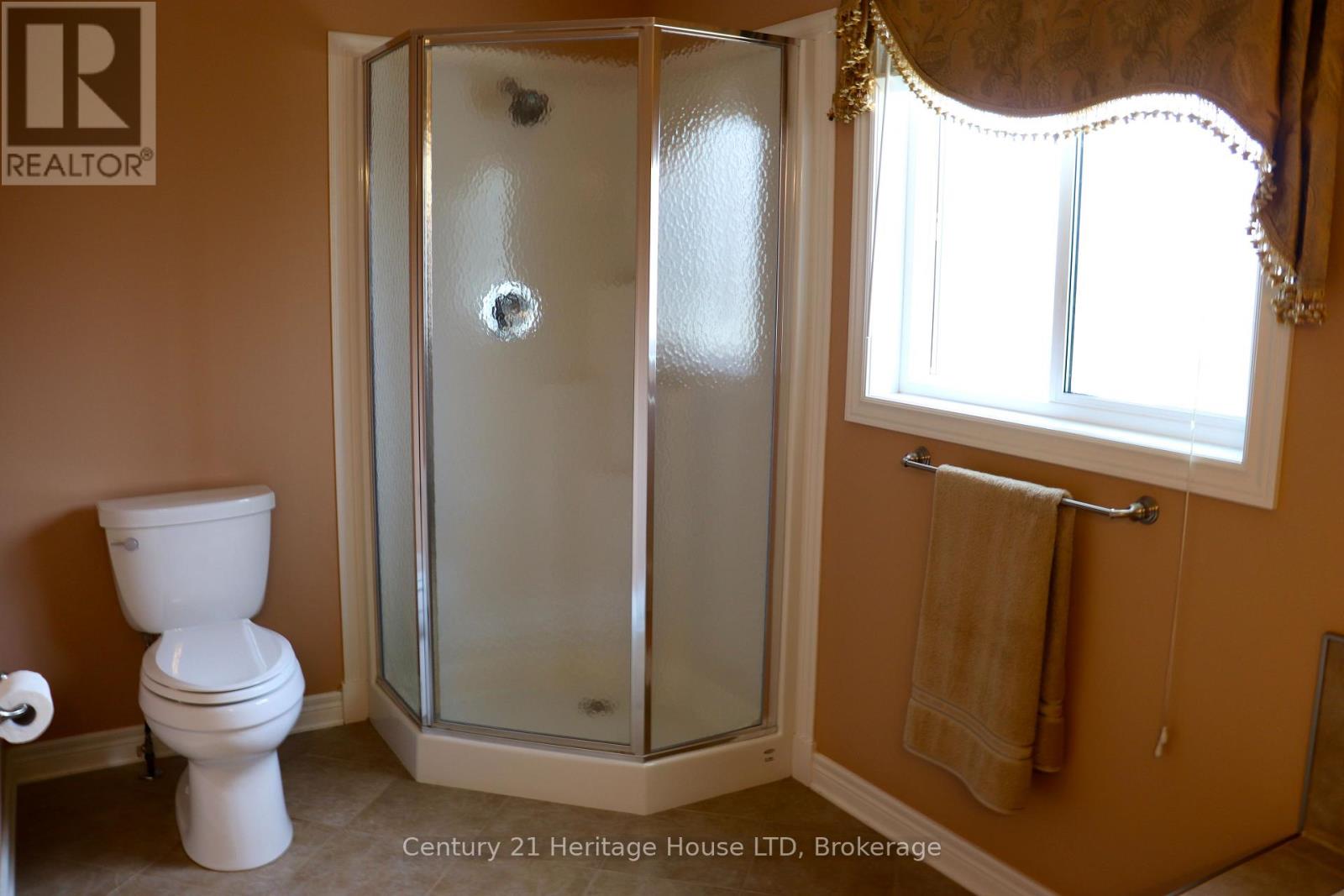 Photo 31 of 8292 Feren Drive S, Niagara Falls ON