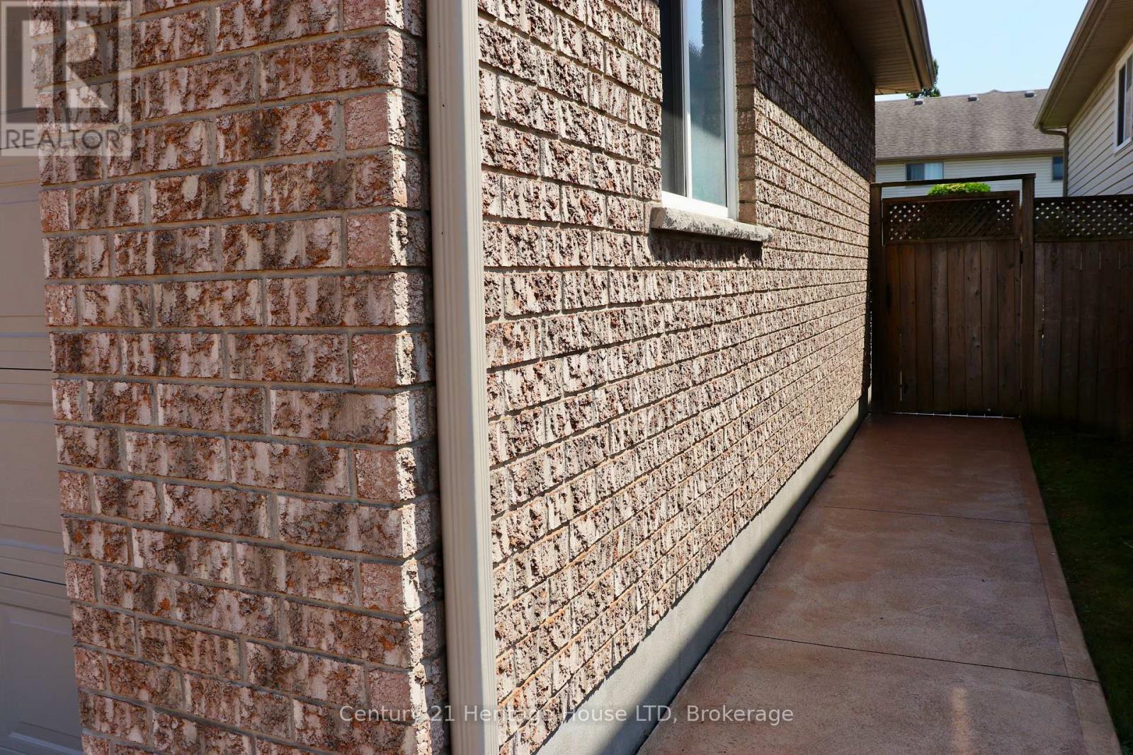 Photo 12 of 8292 Feren Drive S, Niagara Falls ON