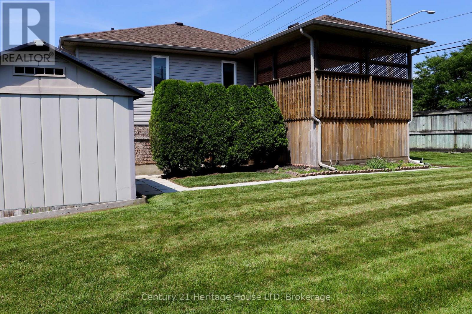 Photo 18 of 8292 Feren Drive S, Niagara Falls ON