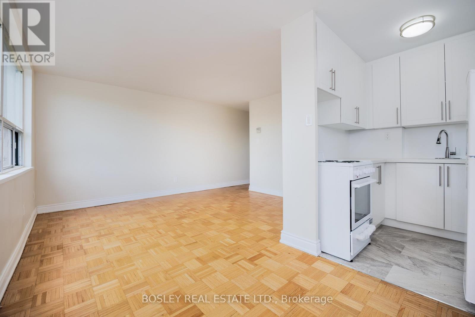 Photo 8 of 310 85 Lawton Boulevard, Toronto ON