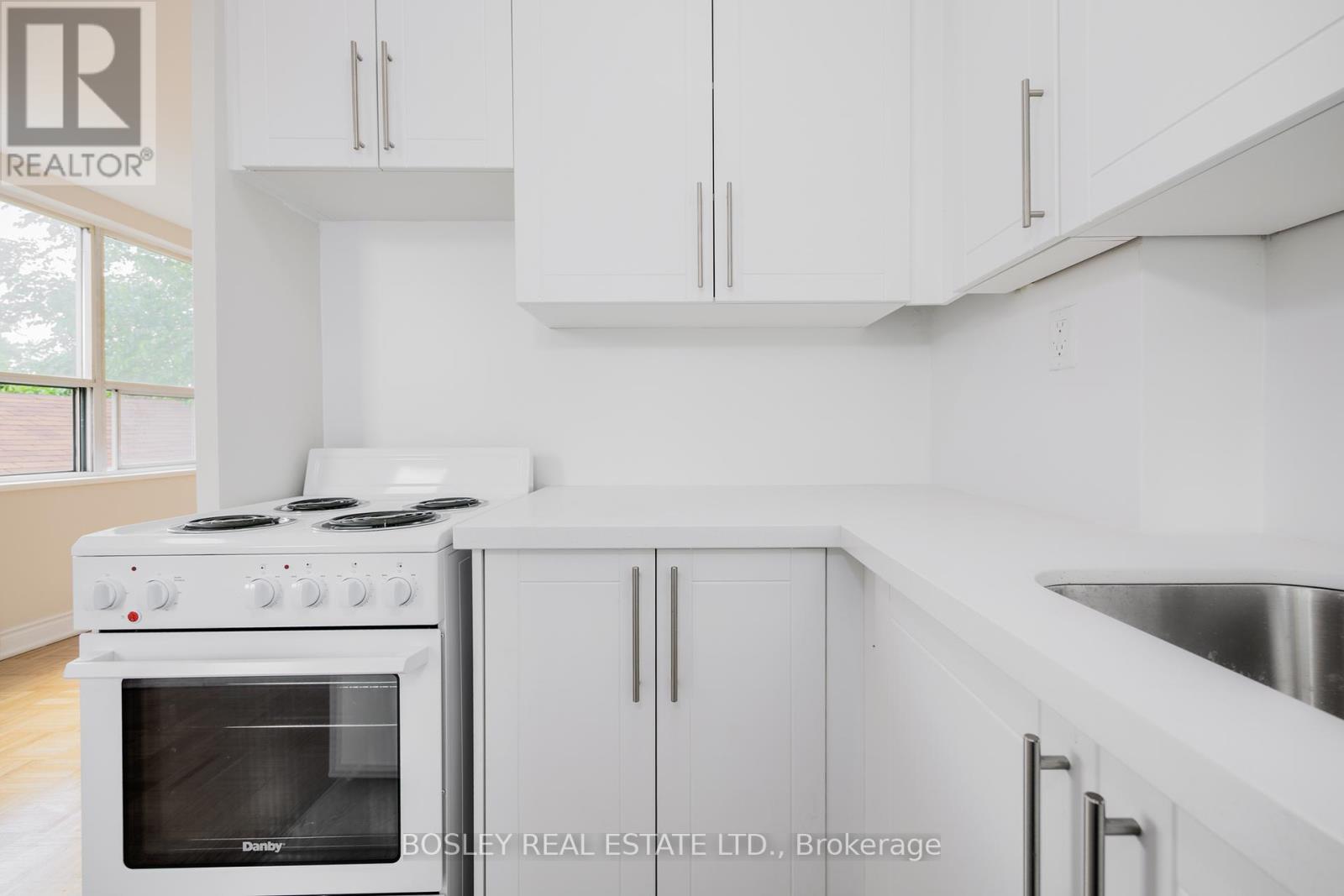 Photo 10 of 310 85 Lawton Boulevard, Toronto ON