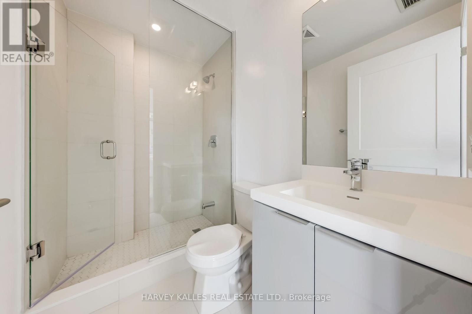 Photo 7 of Th 104 25 Holly Street, Toronto ON