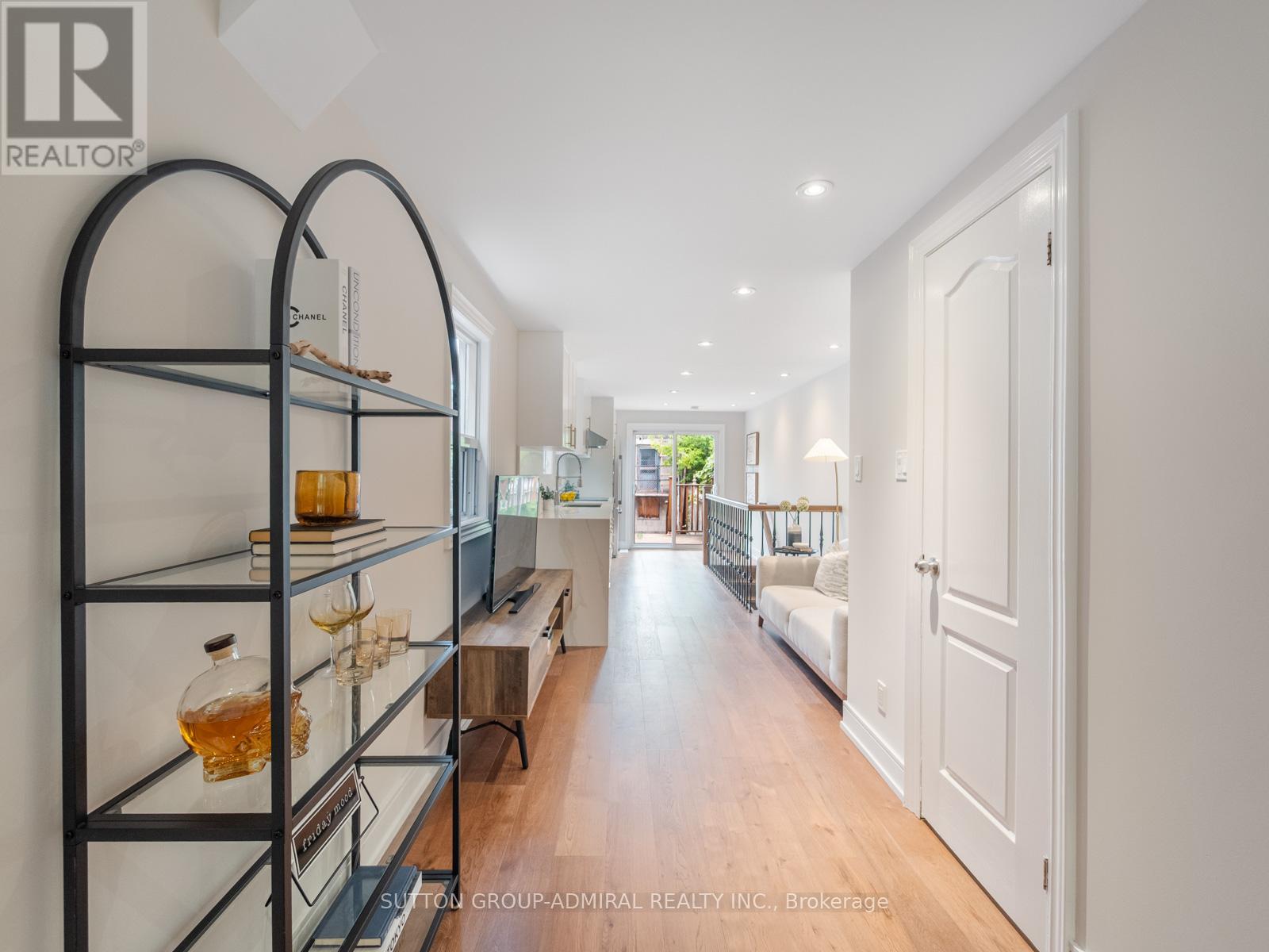 Photo 10 of 398 Crawford Street, Toronto ON