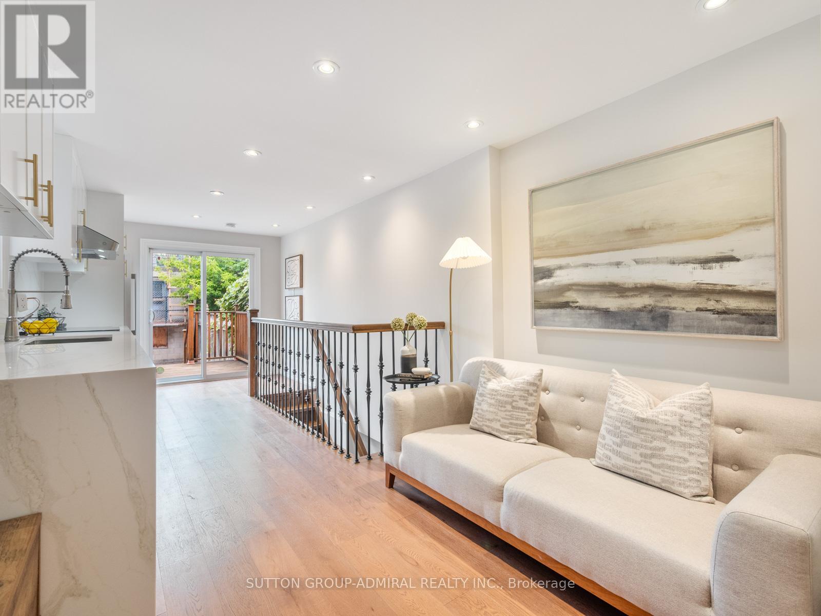 Photo 11 of 398 Crawford Street, Toronto ON
