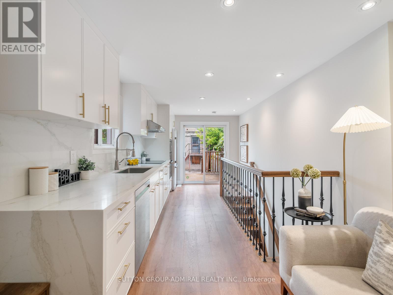 Photo 13 of 398 Crawford Street, Toronto ON