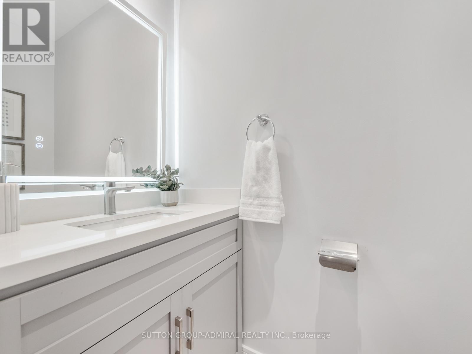 Photo 17 of 398 Crawford Street, Toronto ON