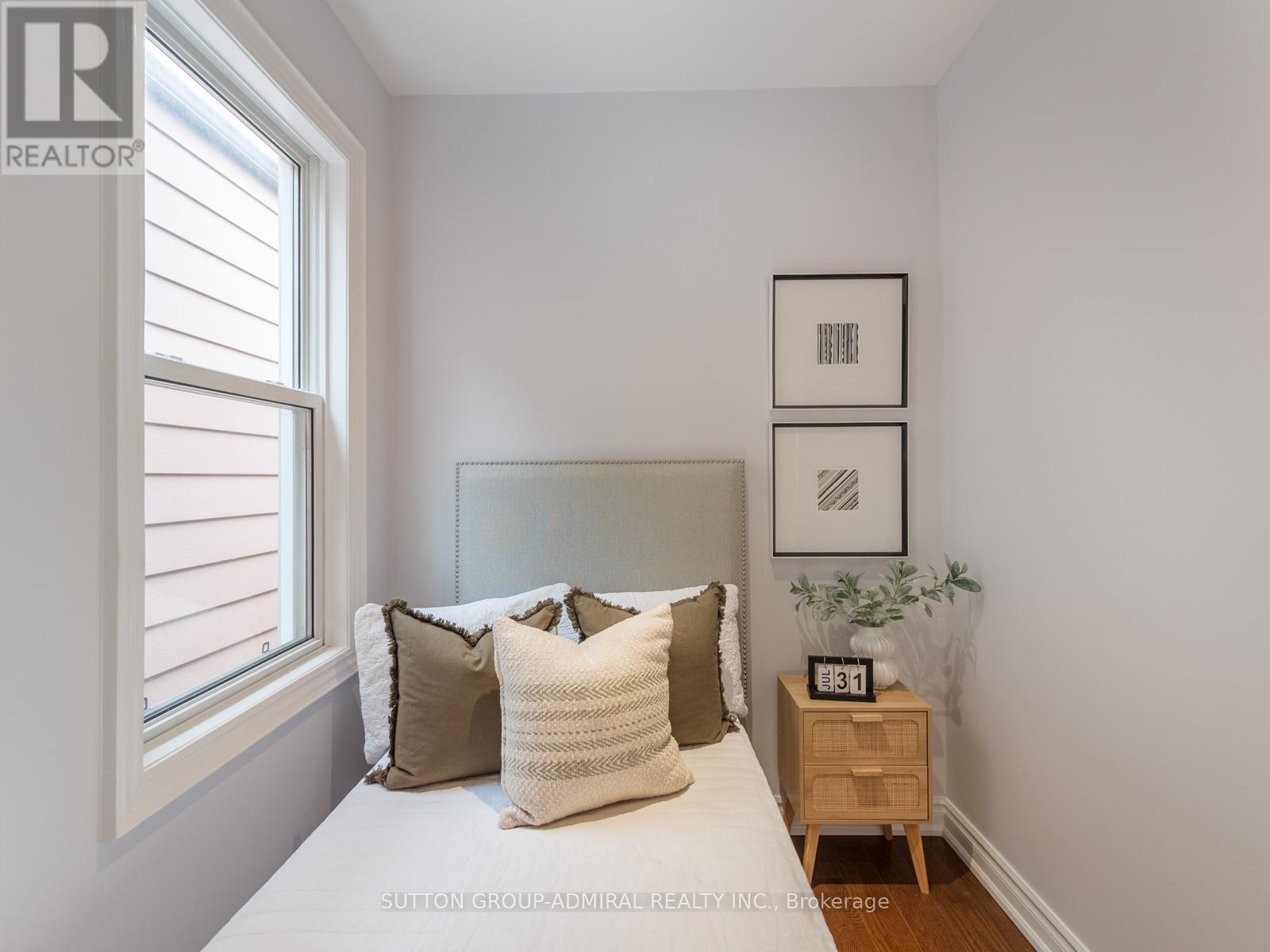 Photo 23 of 398 Crawford Street, Toronto ON