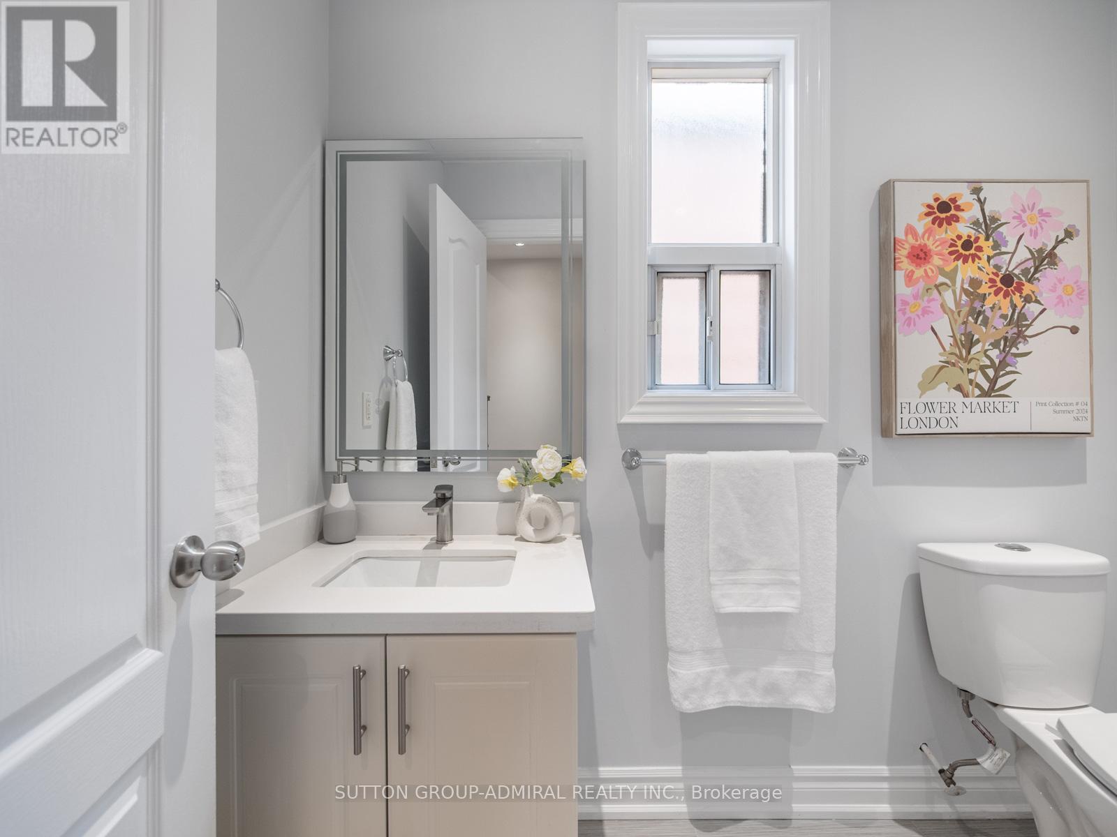 Photo 30 of 398 Crawford Street, Toronto ON