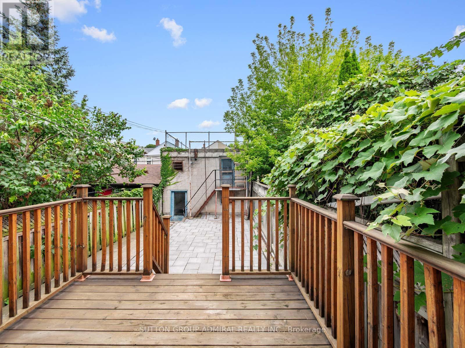Photo 37 of 398 Crawford Street, Toronto ON