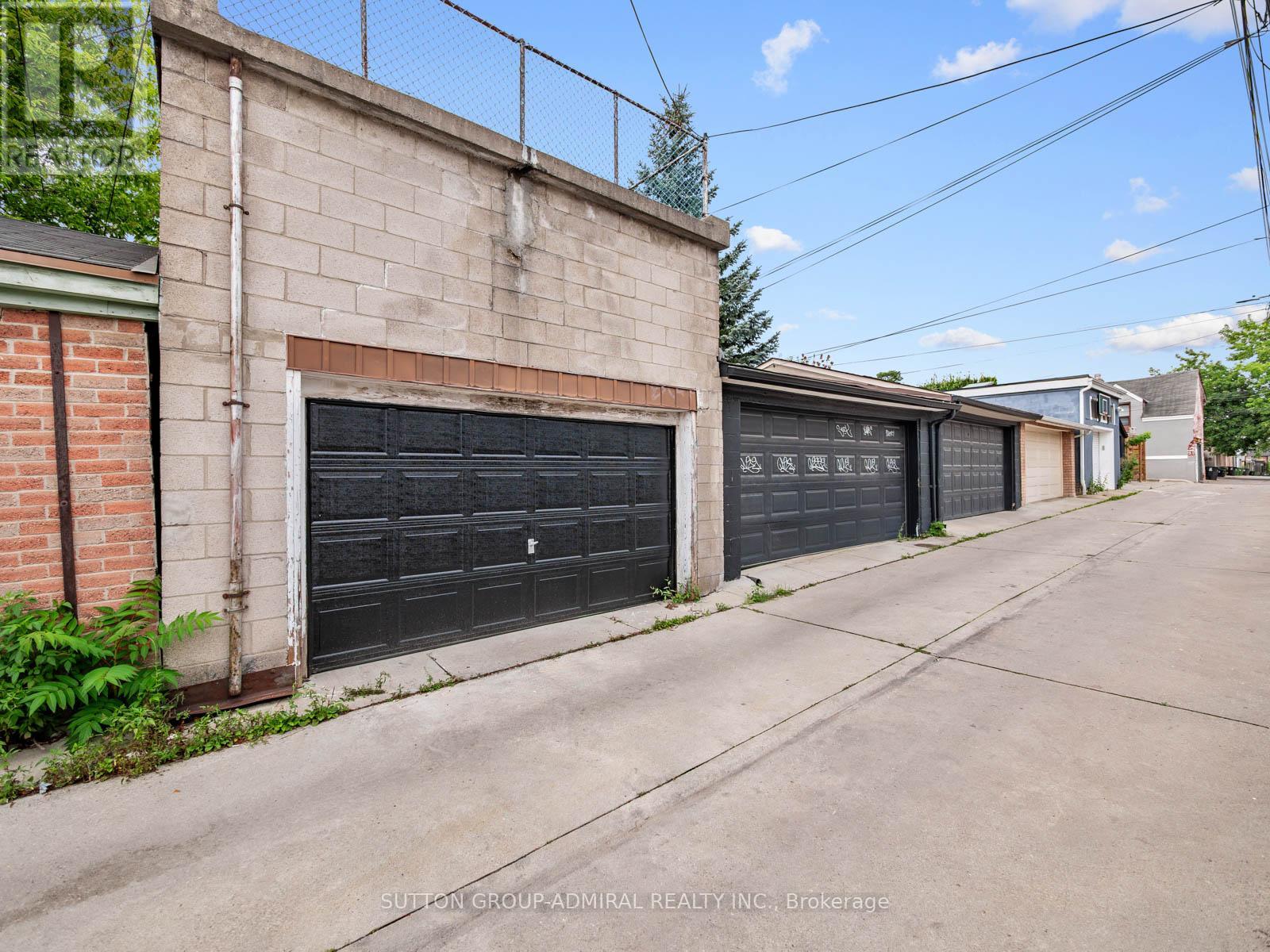 Photo 40 of 398 Crawford Street, Toronto ON